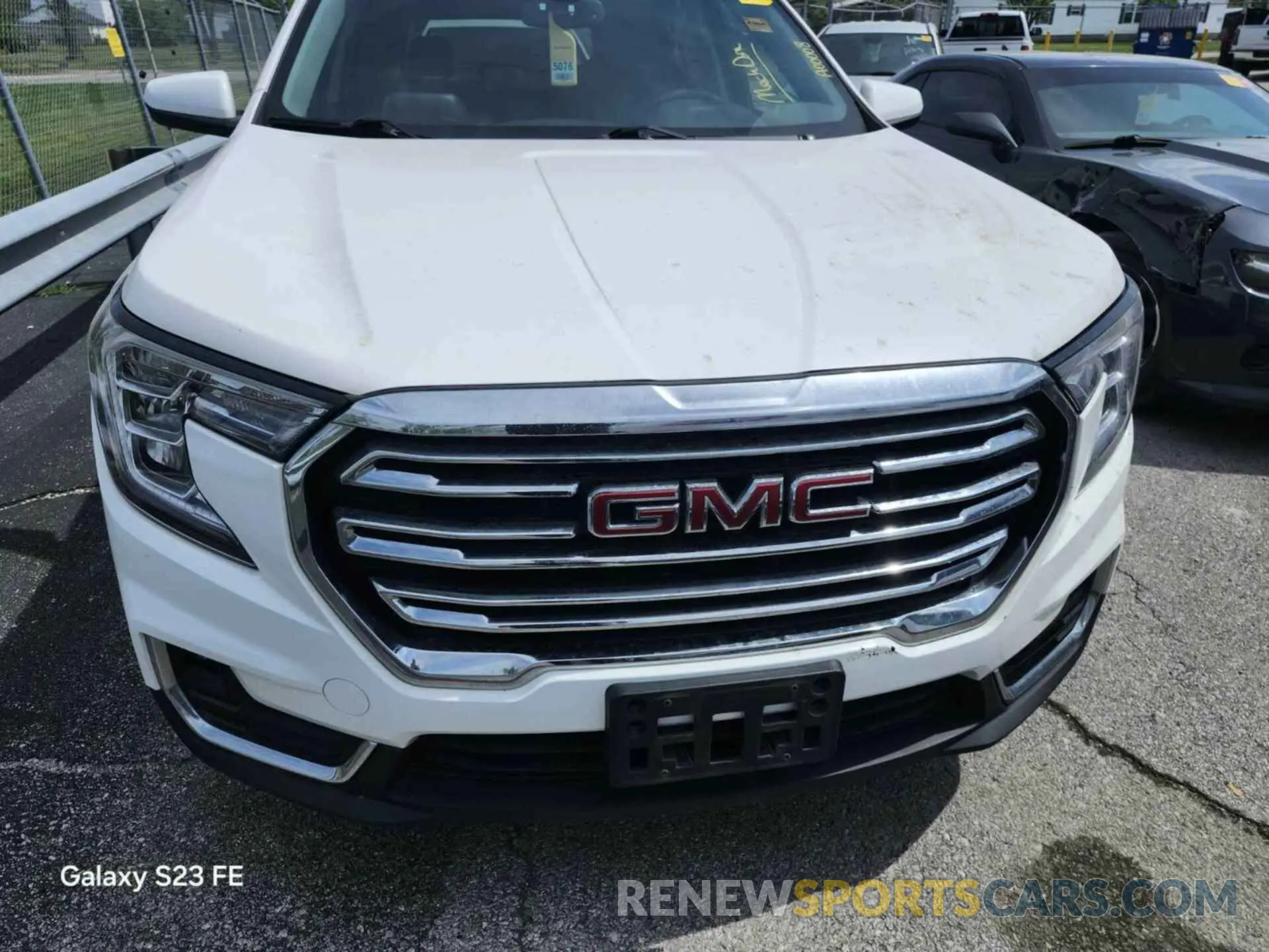 4 Photograph of a damaged car 3GKALVEVXNL142397 GMC TERRAIN 2022