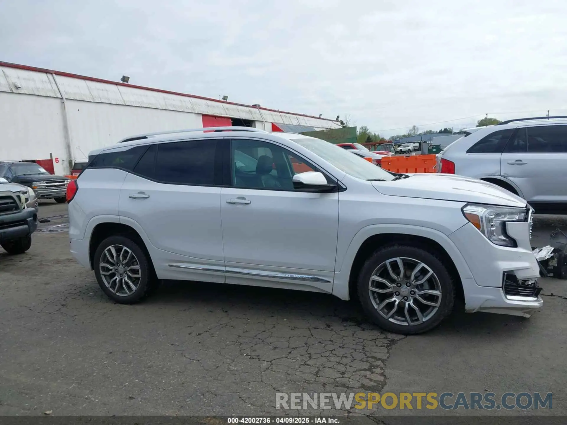 13 Photograph of a damaged car 3GKALXEV1NL301271 GMC TERRAIN 2022