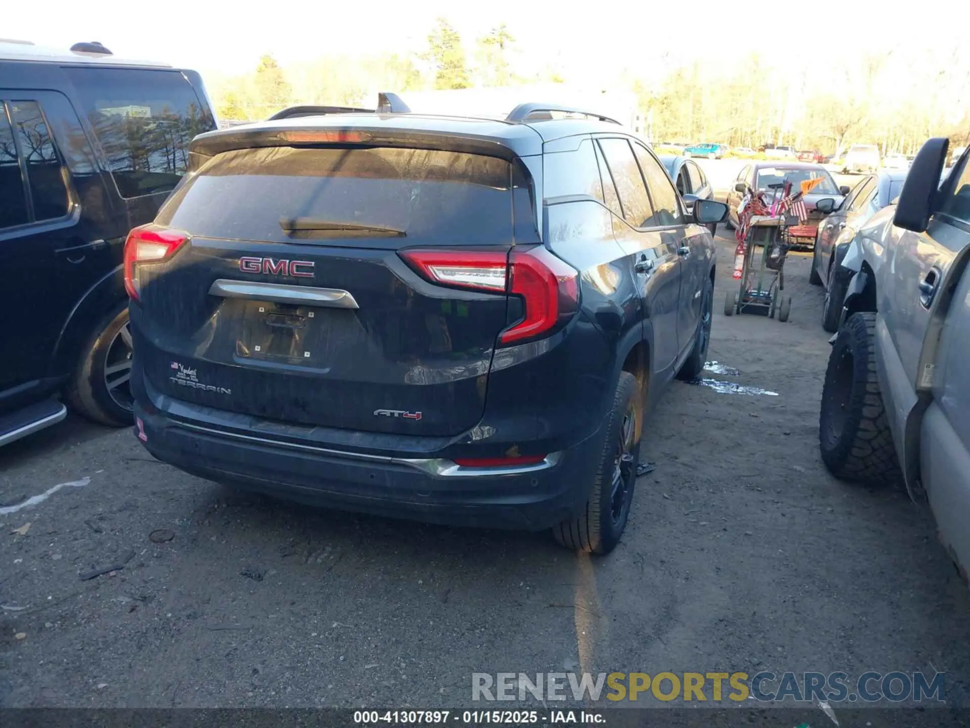 4 Photograph of a damaged car 3GKALYEVXNL312081 GMC TERRAIN 2022