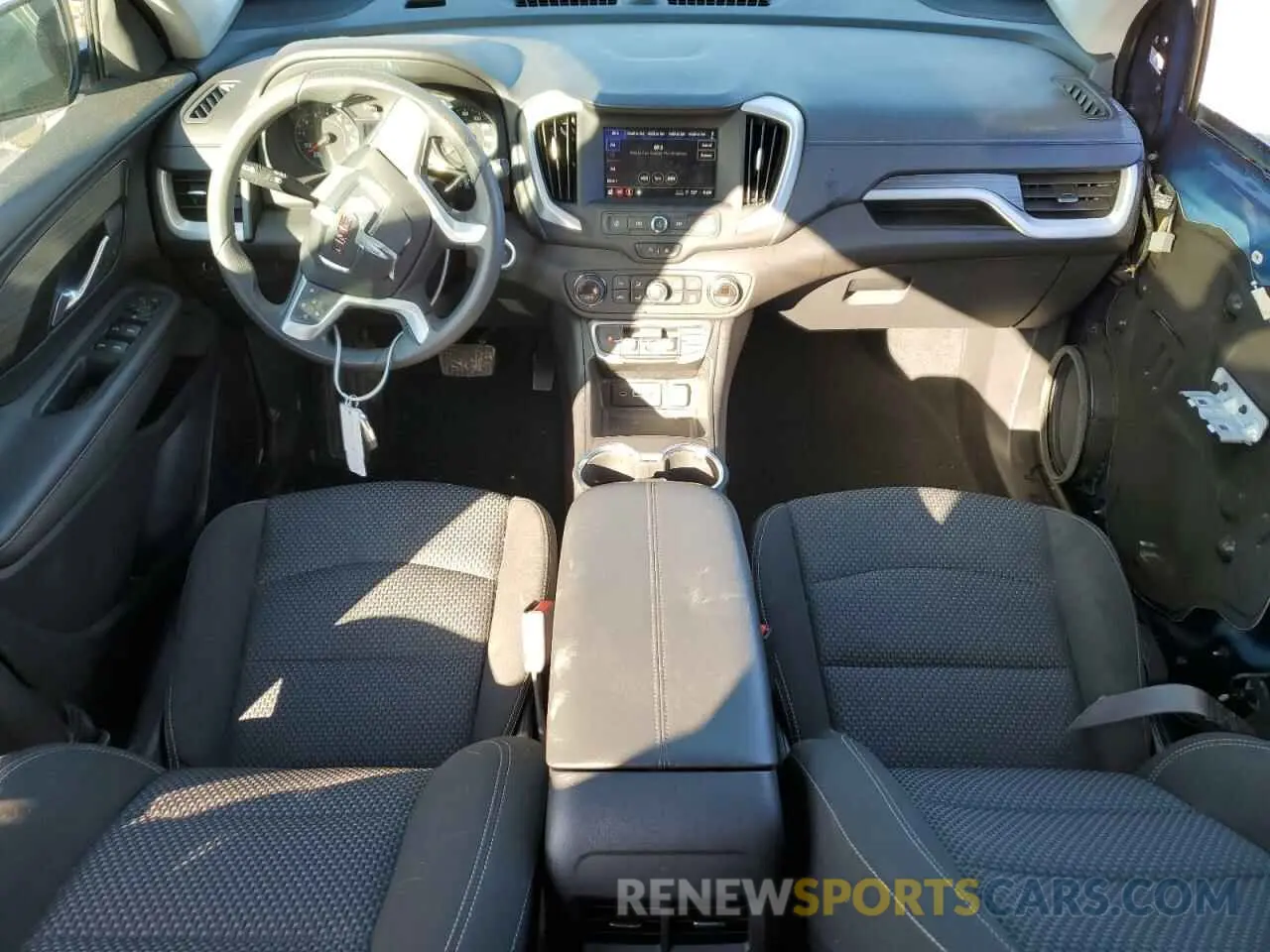8 Photograph of a damaged car 3GKALMEG1PL127317 GMC TERRAIN 2023