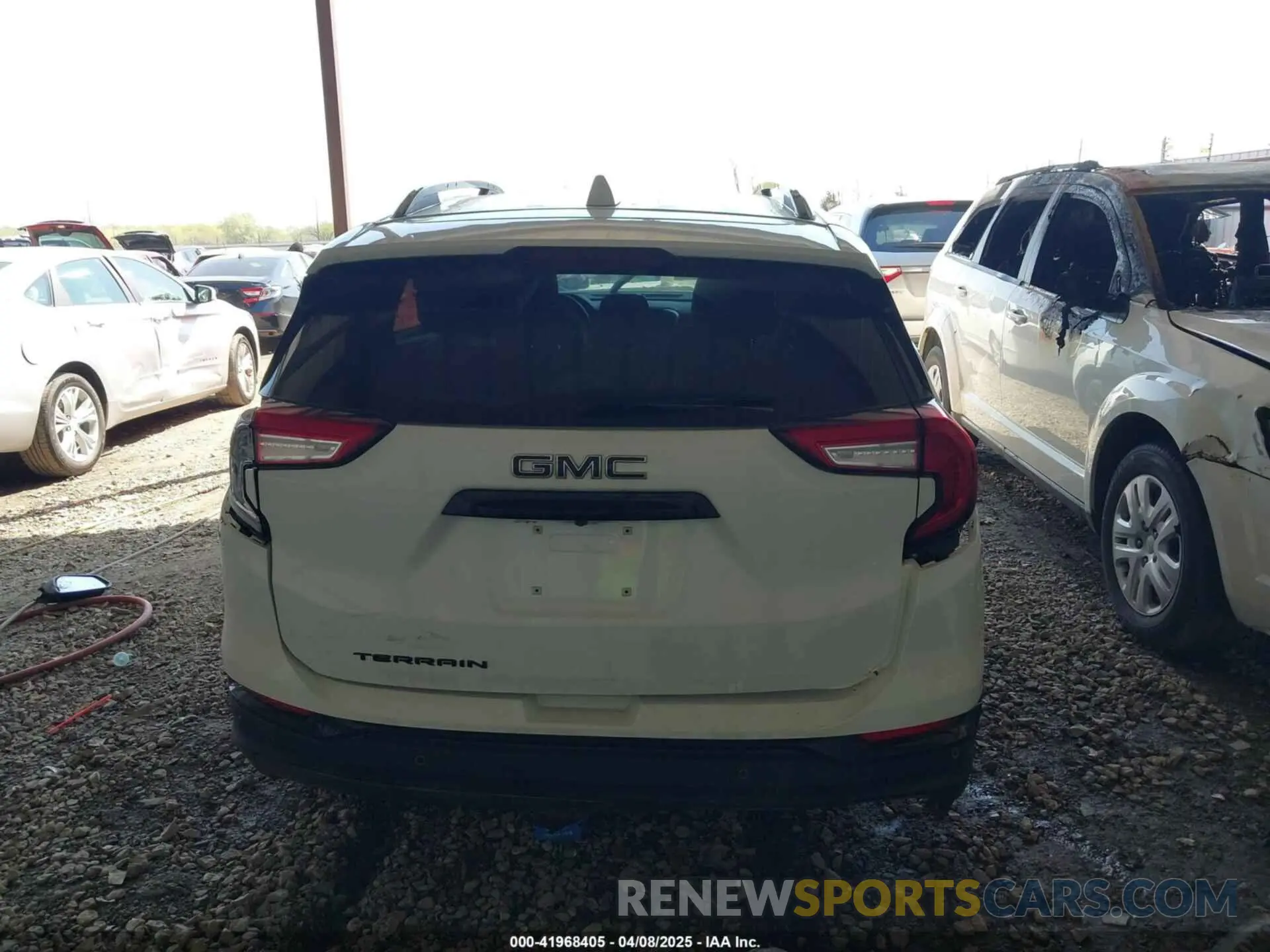 17 Photograph of a damaged car 3GKALMEG3PL171805 GMC TERRAIN 2023