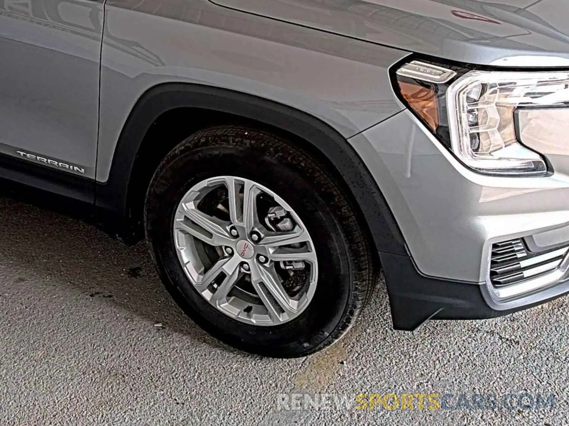 30 Photograph of a damaged car 3GKALMEG8PL106111 GMC TERRAIN 2023