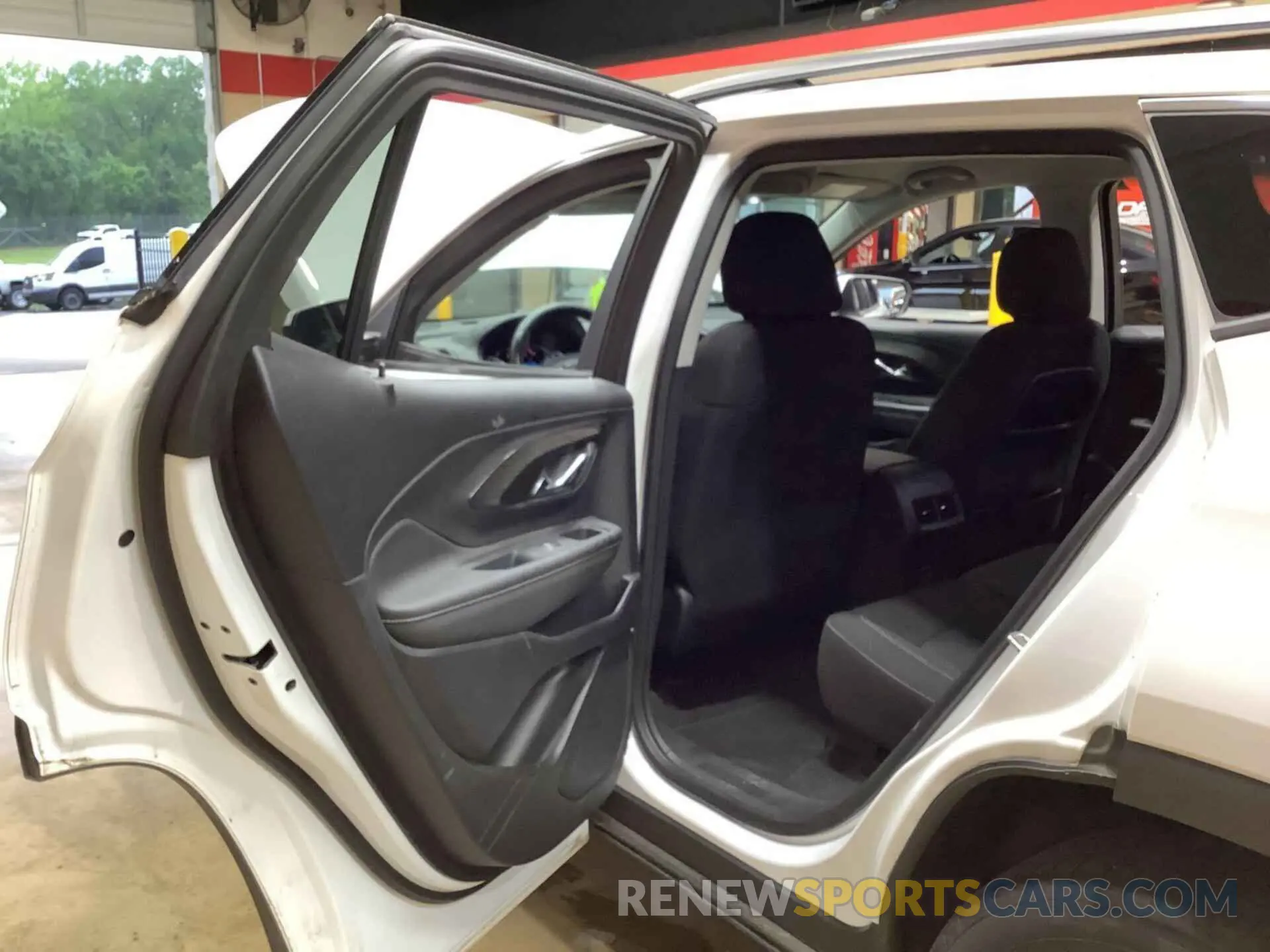 10 Фотография поврежденного автомобиля 3GKALMEG9PL180945 GMC TERRAIN 2023