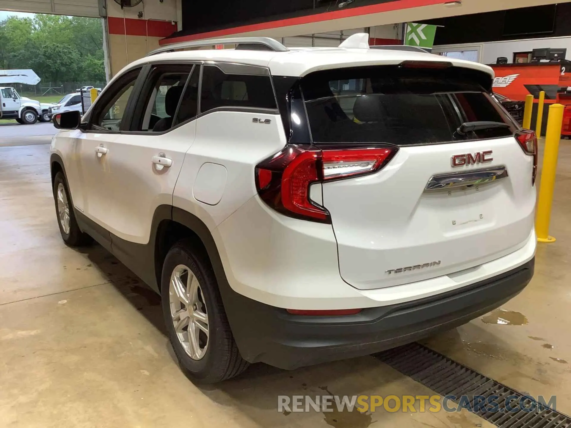 8 Фотография поврежденного автомобиля 3GKALMEG9PL180945 GMC TERRAIN 2023