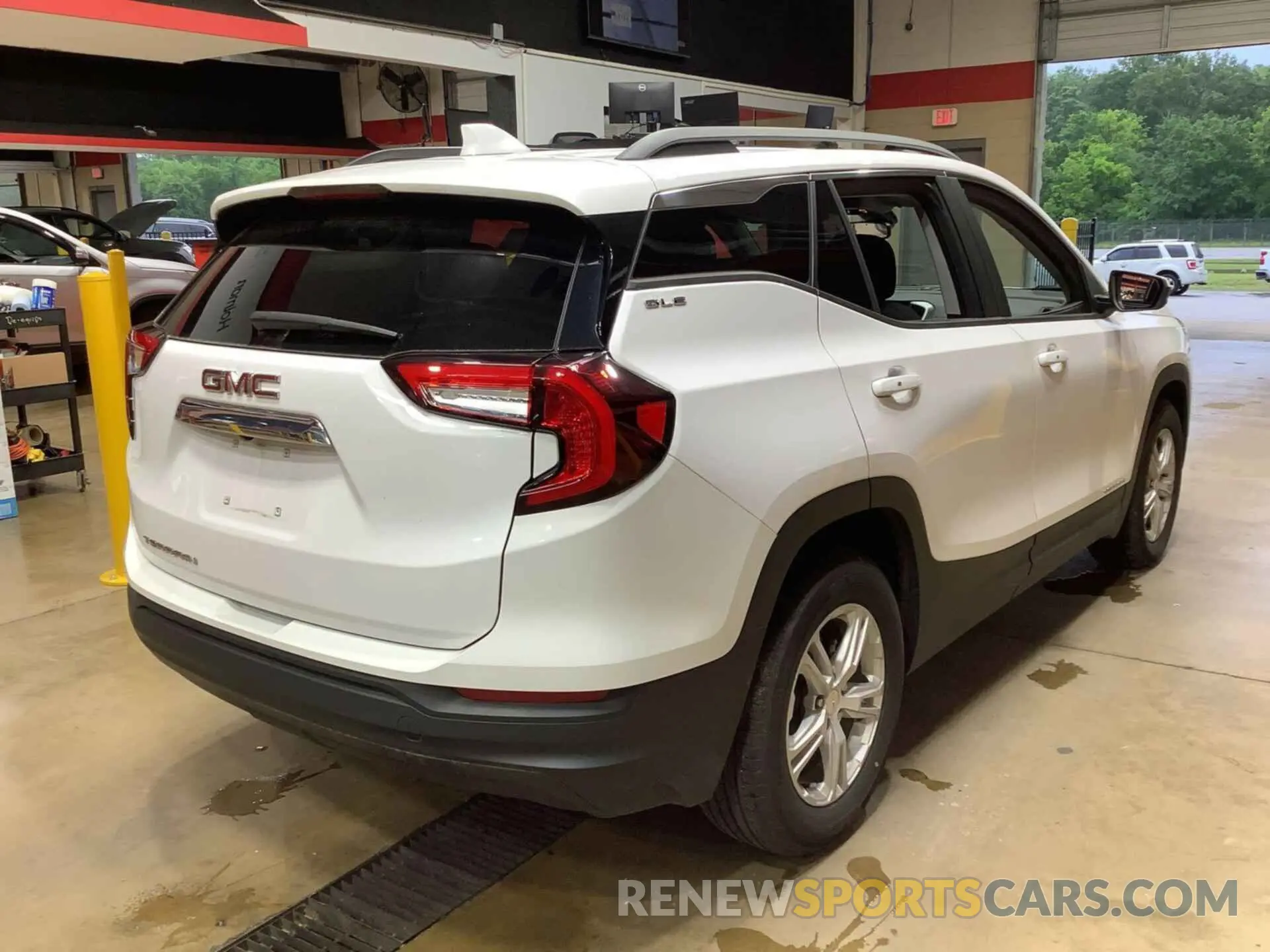 9 Фотография поврежденного автомобиля 3GKALMEG9PL180945 GMC TERRAIN 2023