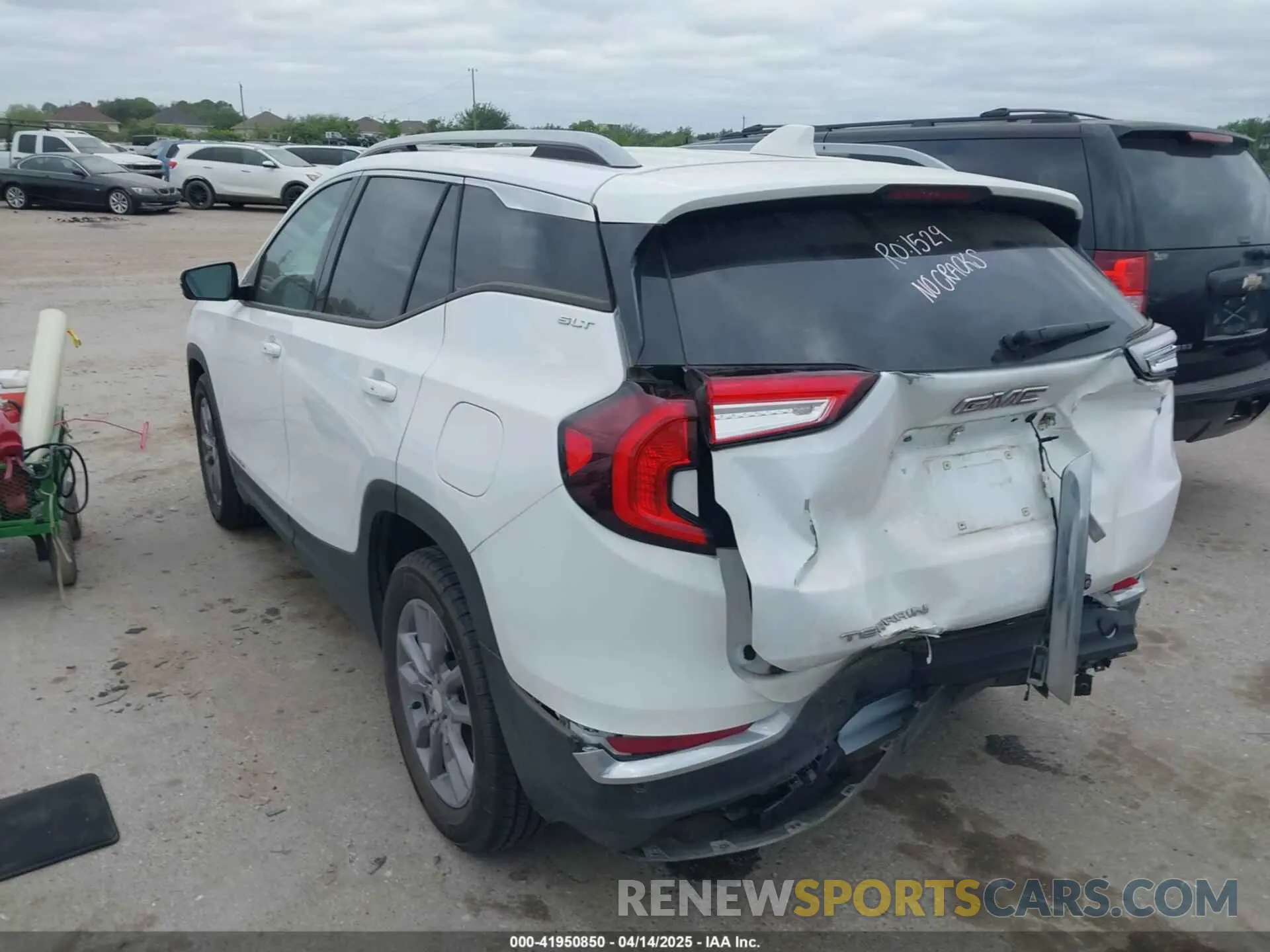 3 Photograph of a damaged car 3GKALPEG2PL259052 GMC TERRAIN 2023
