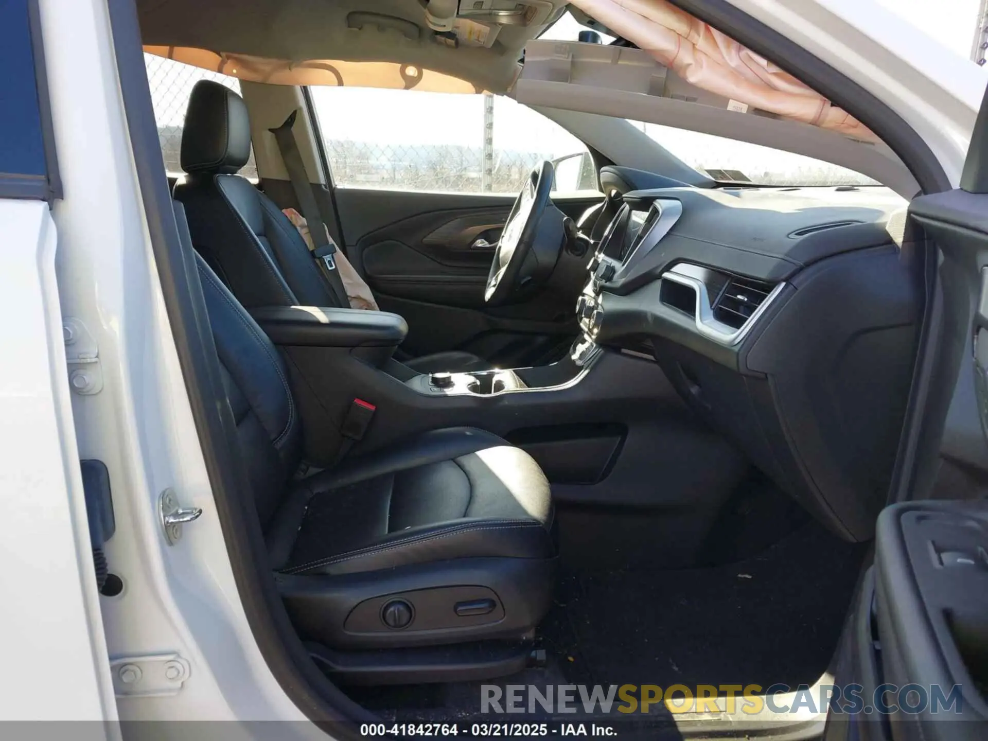5 Photograph of a damaged car 3GKALPEG5PL268358 GMC TERRAIN 2023