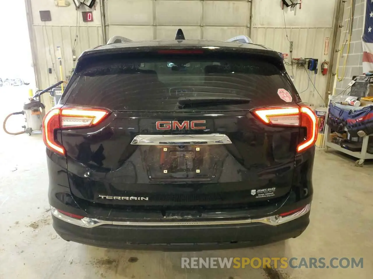 6 Photograph of a damaged car 3GKALPEG6PL153896 GMC TERRAIN 2023