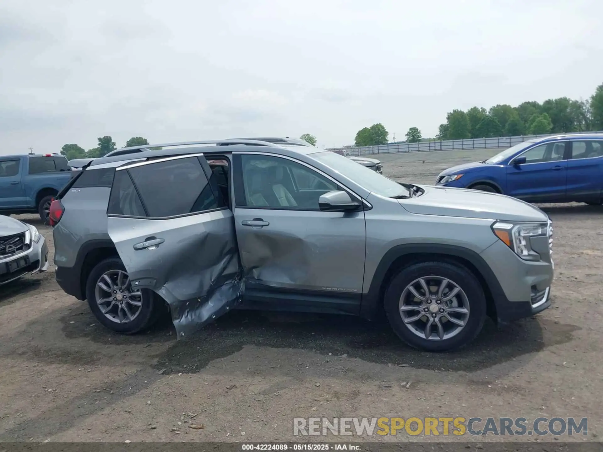 13 Photograph of a damaged car 3GKALPEG9PL229000 GMC TERRAIN 2023