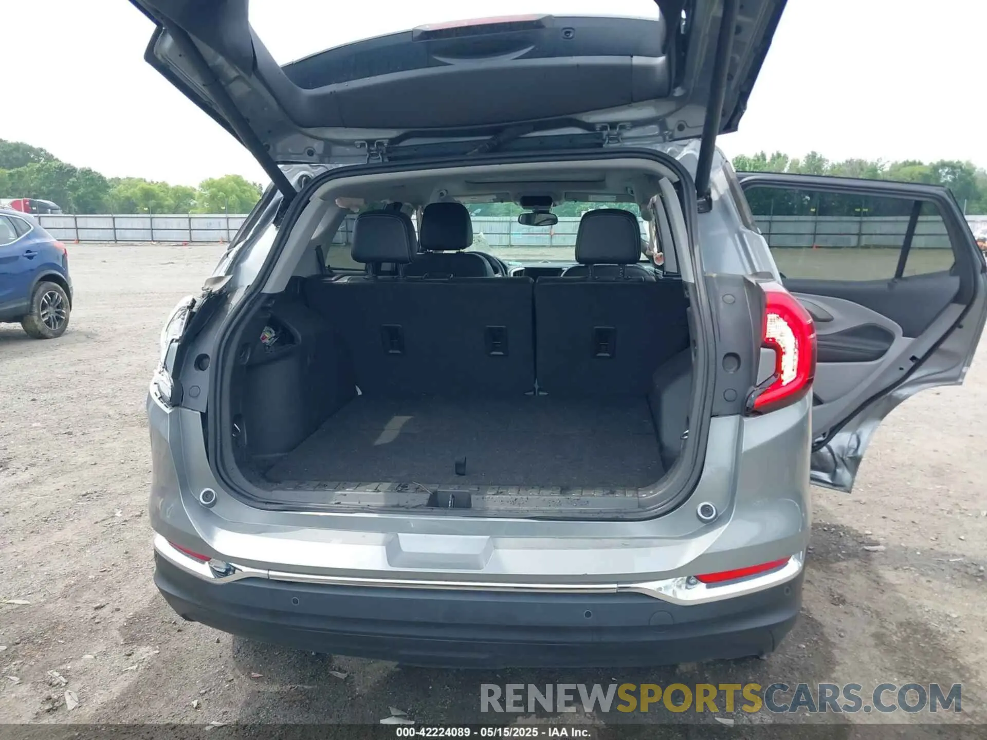 17 Photograph of a damaged car 3GKALPEG9PL229000 GMC TERRAIN 2023