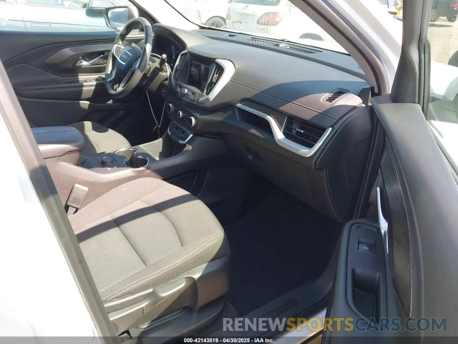 5 Photograph of a damaged car 3GKALTEG0PL238404 GMC TERRAIN 2023
