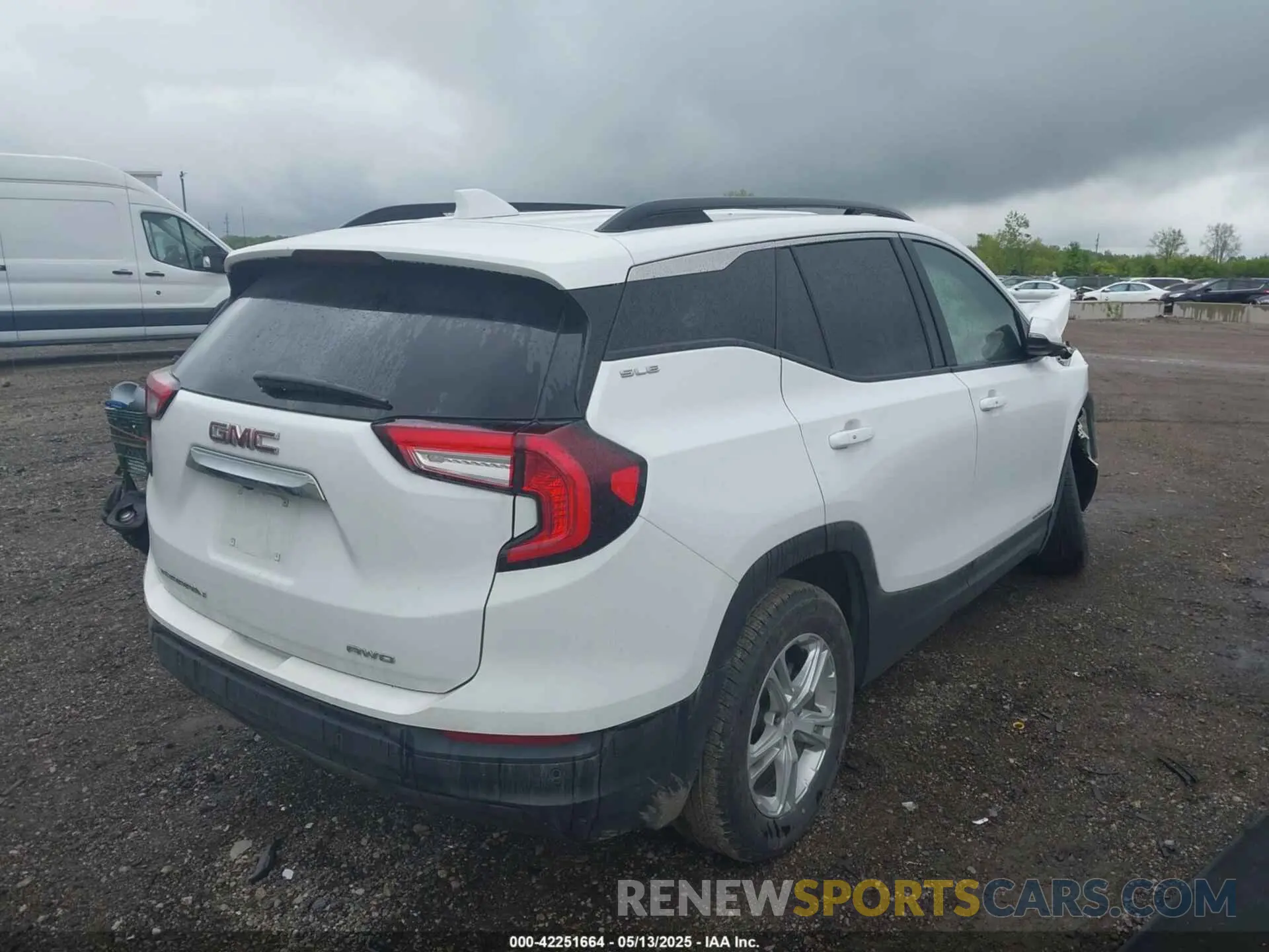 4 Photograph of a damaged car 3GKALTEG1PL238072 GMC TERRAIN 2023