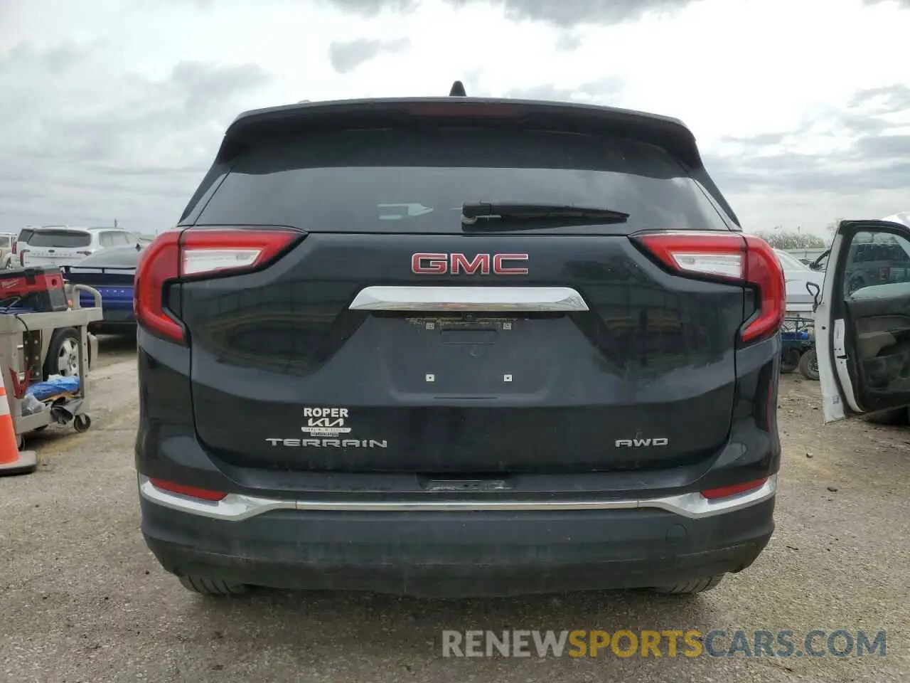 6 Photograph of a damaged car 3GKALVEG7PL143107 GMC TERRAIN 2023