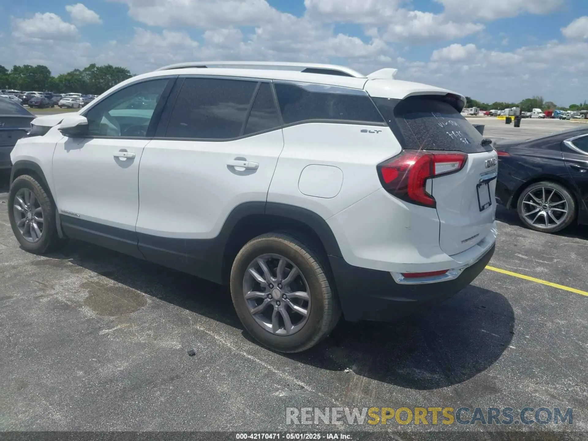 3 Фотография поврежденного автомобиля 3GKALVEG8PL165469 GMC TERRAIN 2023