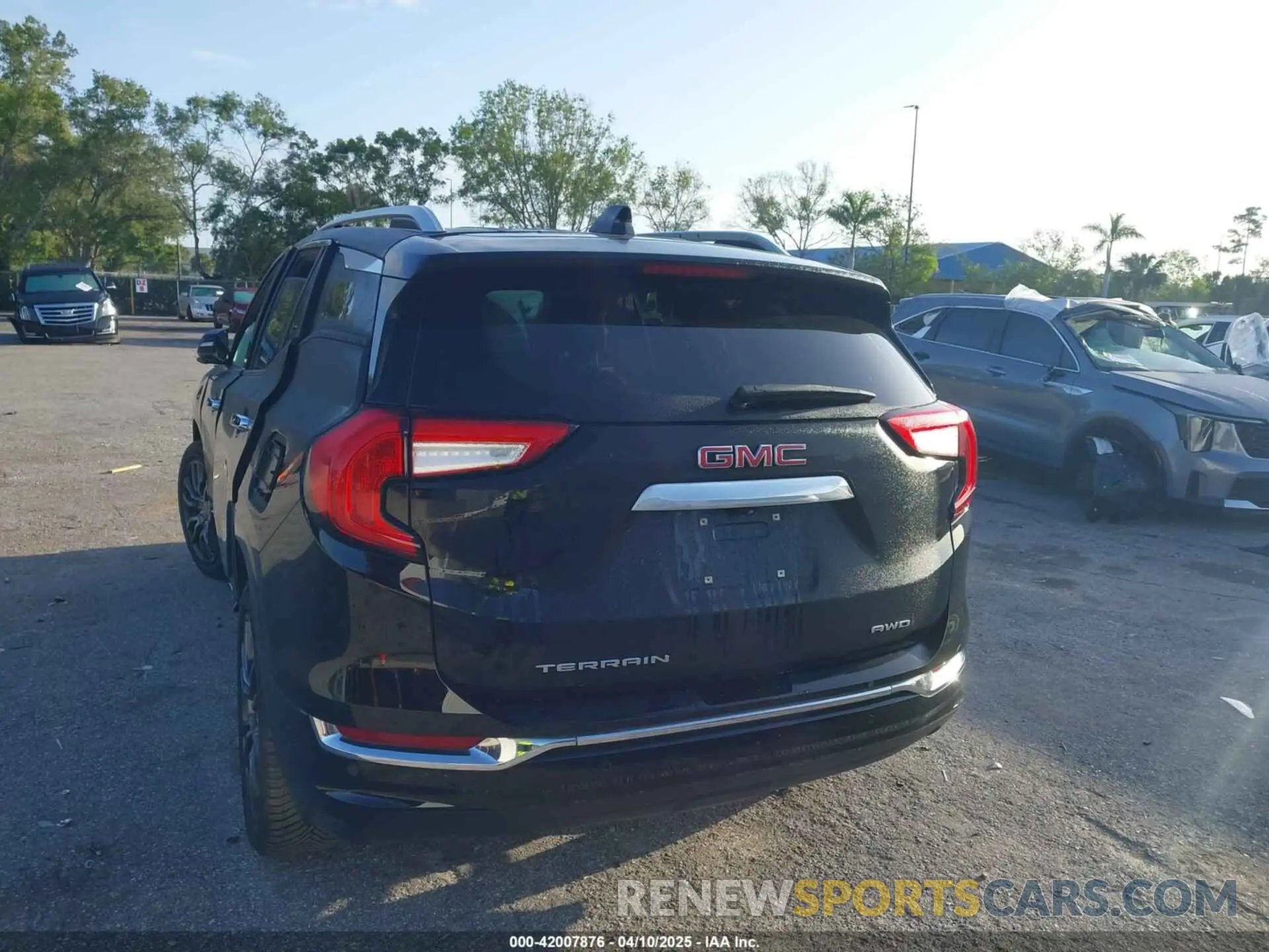 12 Photograph of a damaged car 3GKALXEG2PL137372 GMC TERRAIN 2023