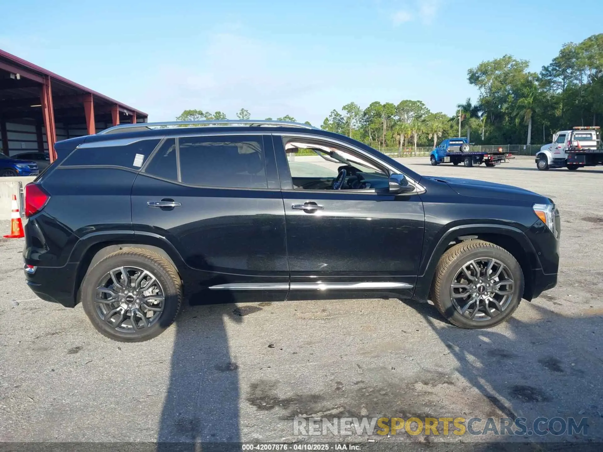14 Photograph of a damaged car 3GKALXEG2PL137372 GMC TERRAIN 2023