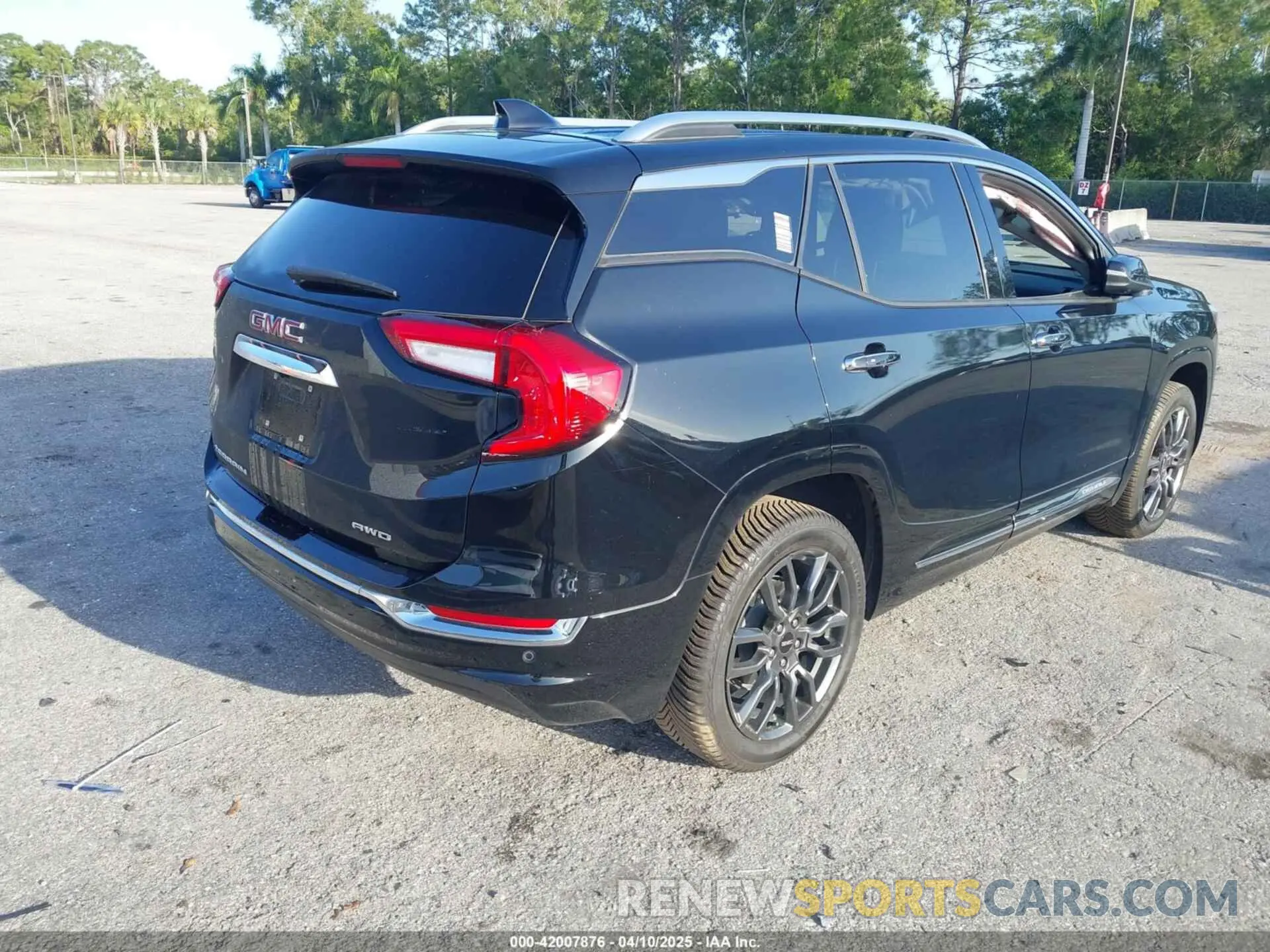 4 Photograph of a damaged car 3GKALXEG2PL137372 GMC TERRAIN 2023
