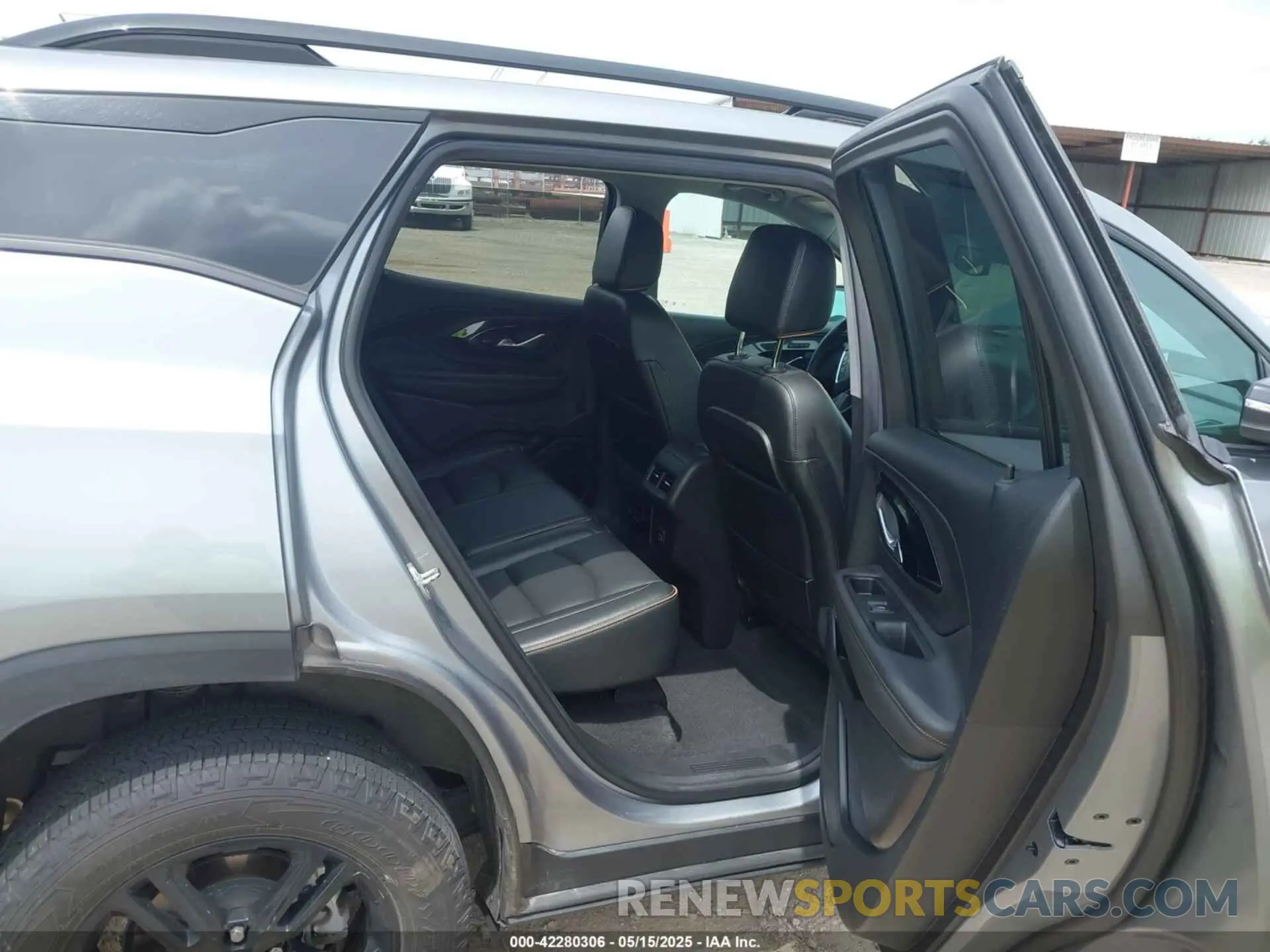 8 Photograph of a damaged car 3GKALYEG5PL257964 GMC TERRAIN 2023