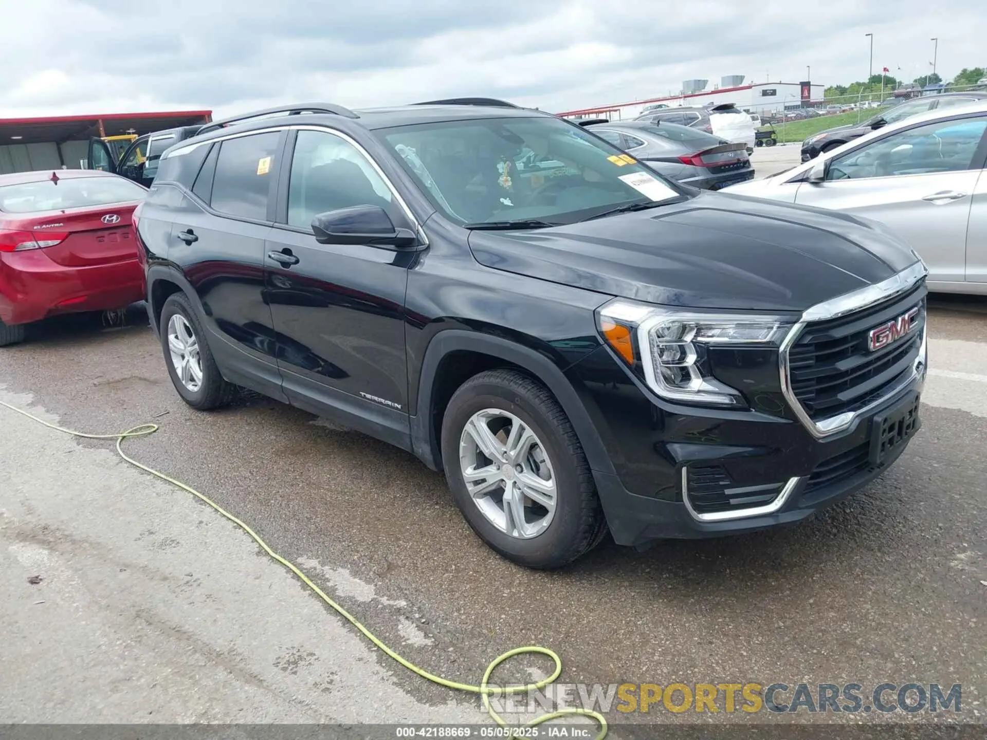 1 Photograph of a damaged car 3GKALMEG0RL400735 GMC TERRAIN 2024