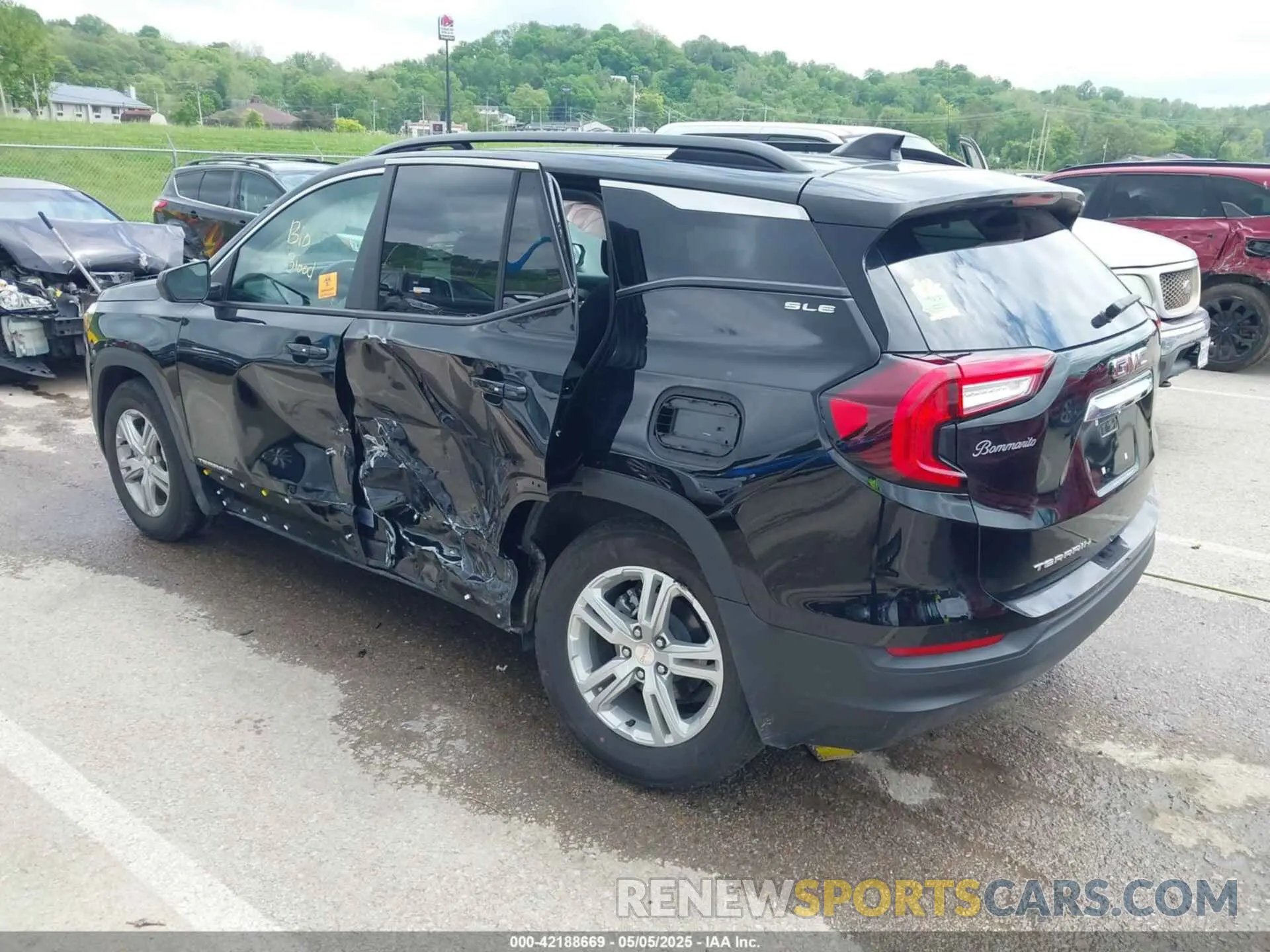 3 Photograph of a damaged car 3GKALMEG0RL400735 GMC TERRAIN 2024