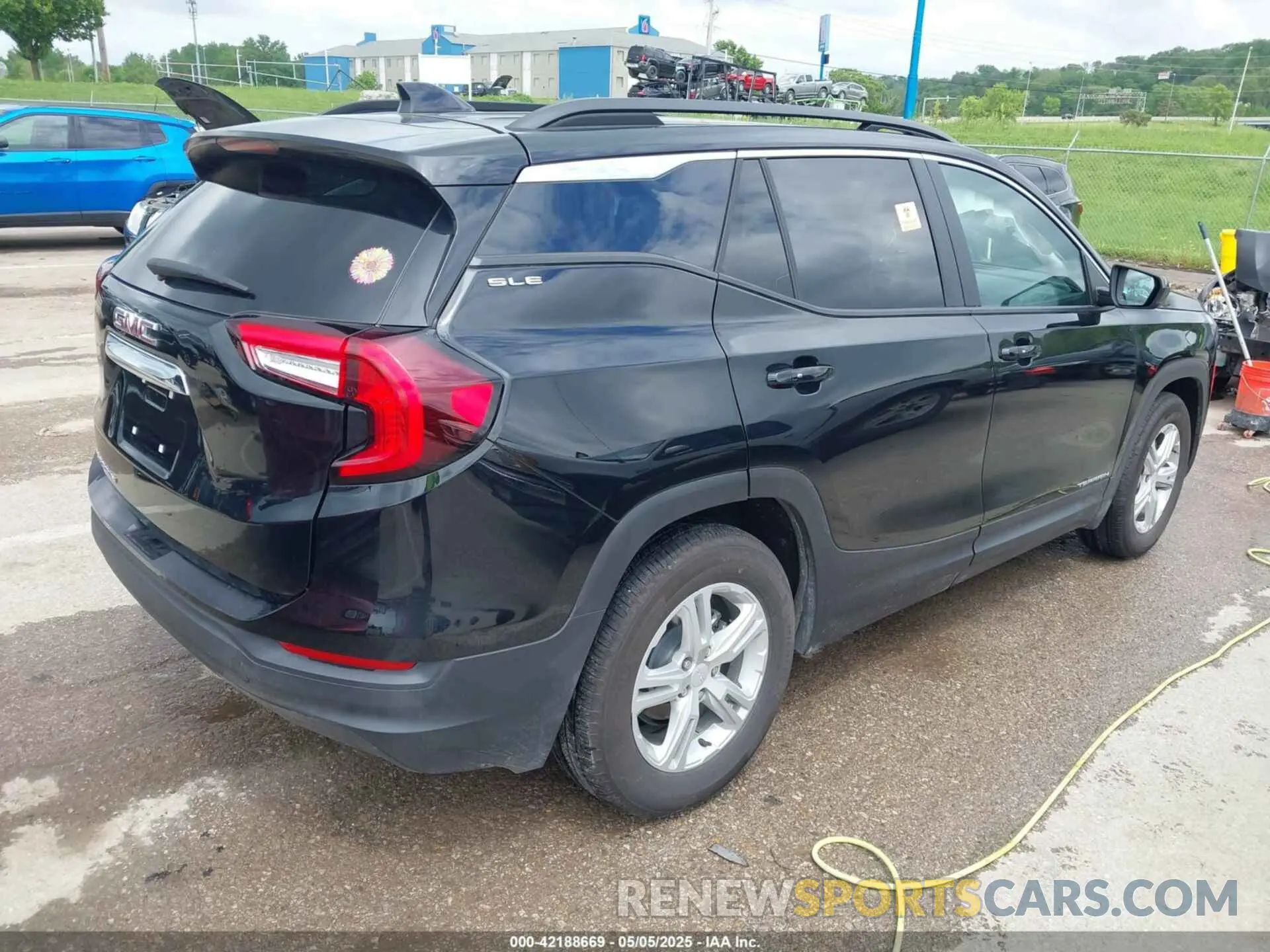 4 Photograph of a damaged car 3GKALMEG0RL400735 GMC TERRAIN 2024