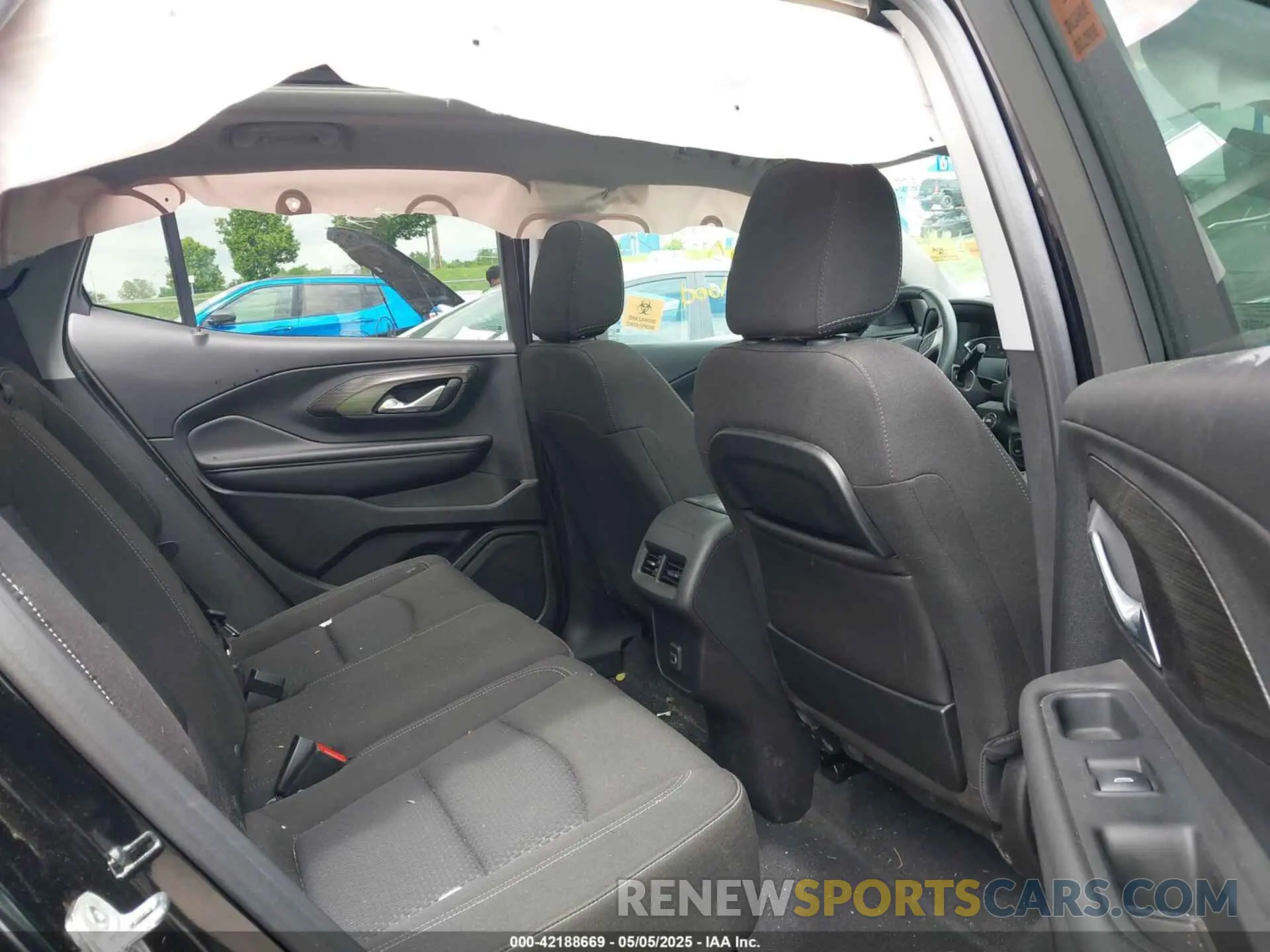 8 Photograph of a damaged car 3GKALMEG0RL400735 GMC TERRAIN 2024