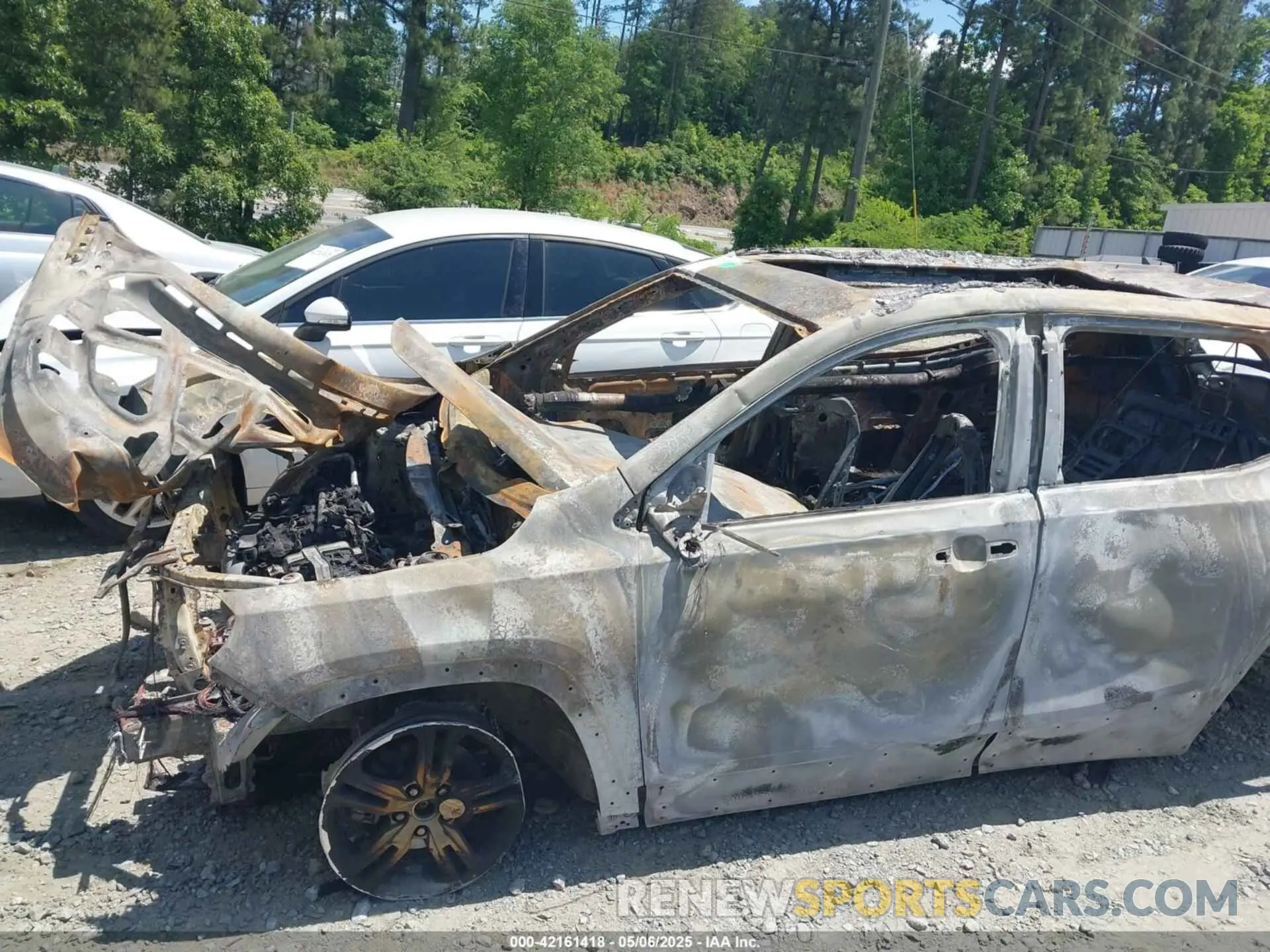 6 Photograph of a damaged car 3GKALMEG1RL104445 GMC TERRAIN 2024