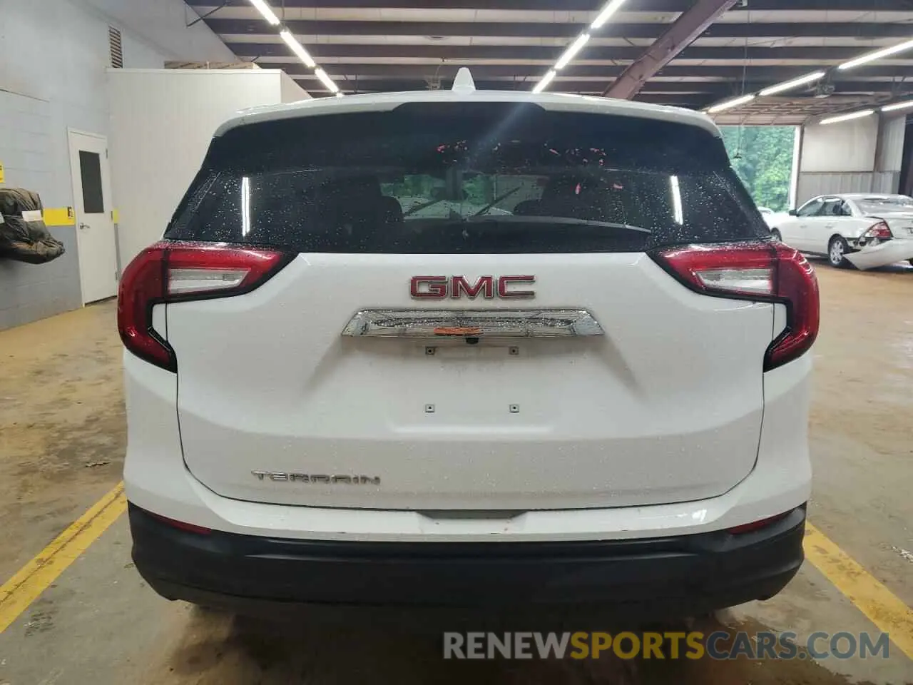 6 Photograph of a damaged car 3GKALMEG3RL368685 GMC TERRAIN 2024