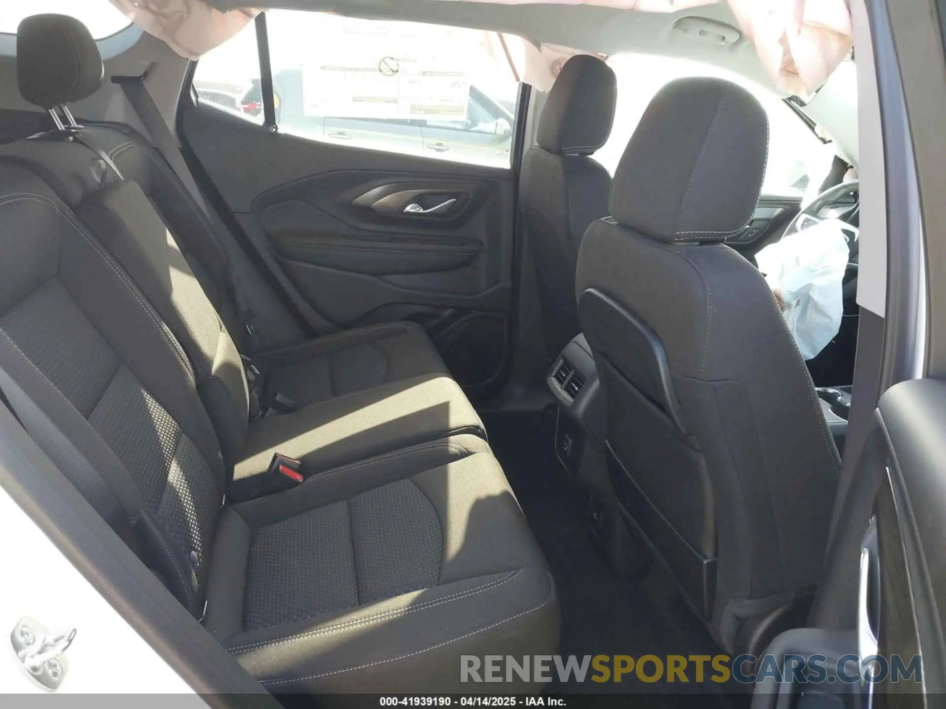 8 Фотография поврежденного автомобиля 3GKALMEG5RL401119 GMC TERRAIN 2024