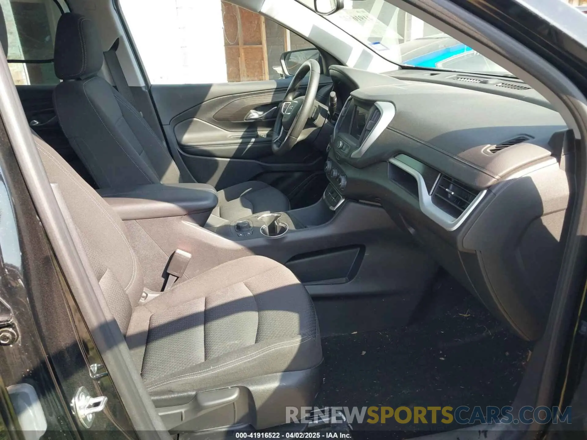 5 Photograph of a damaged car 3GKALMEG6RL391636 GMC TERRAIN 2024