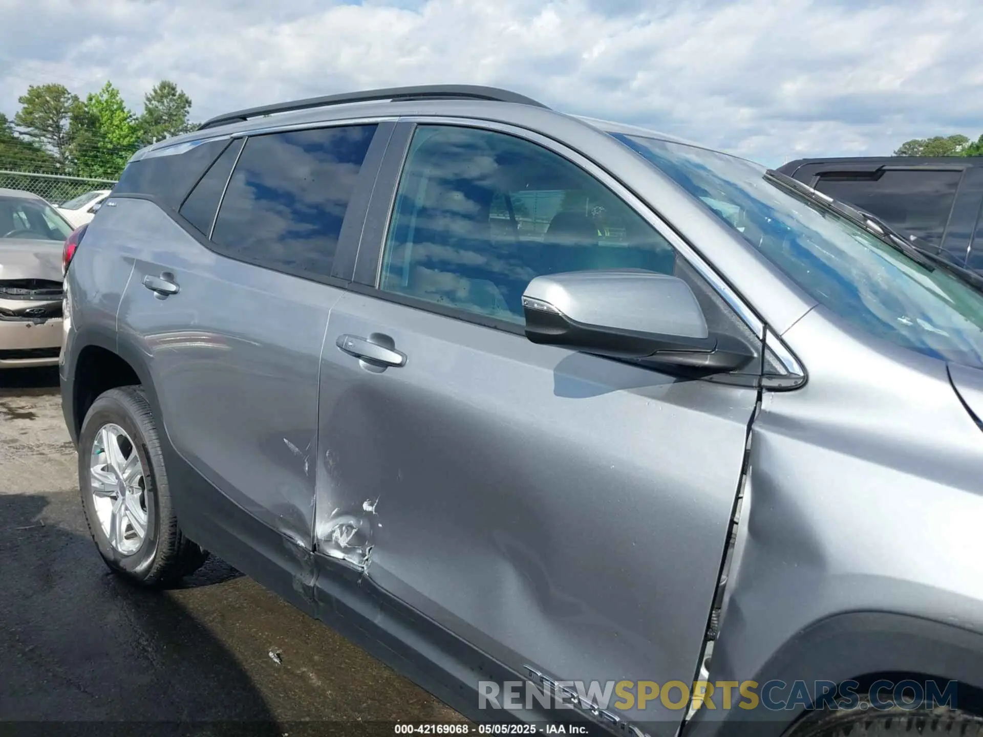13 Photograph of a damaged car 3GKALMEG7RL329064 GMC TERRAIN 2024