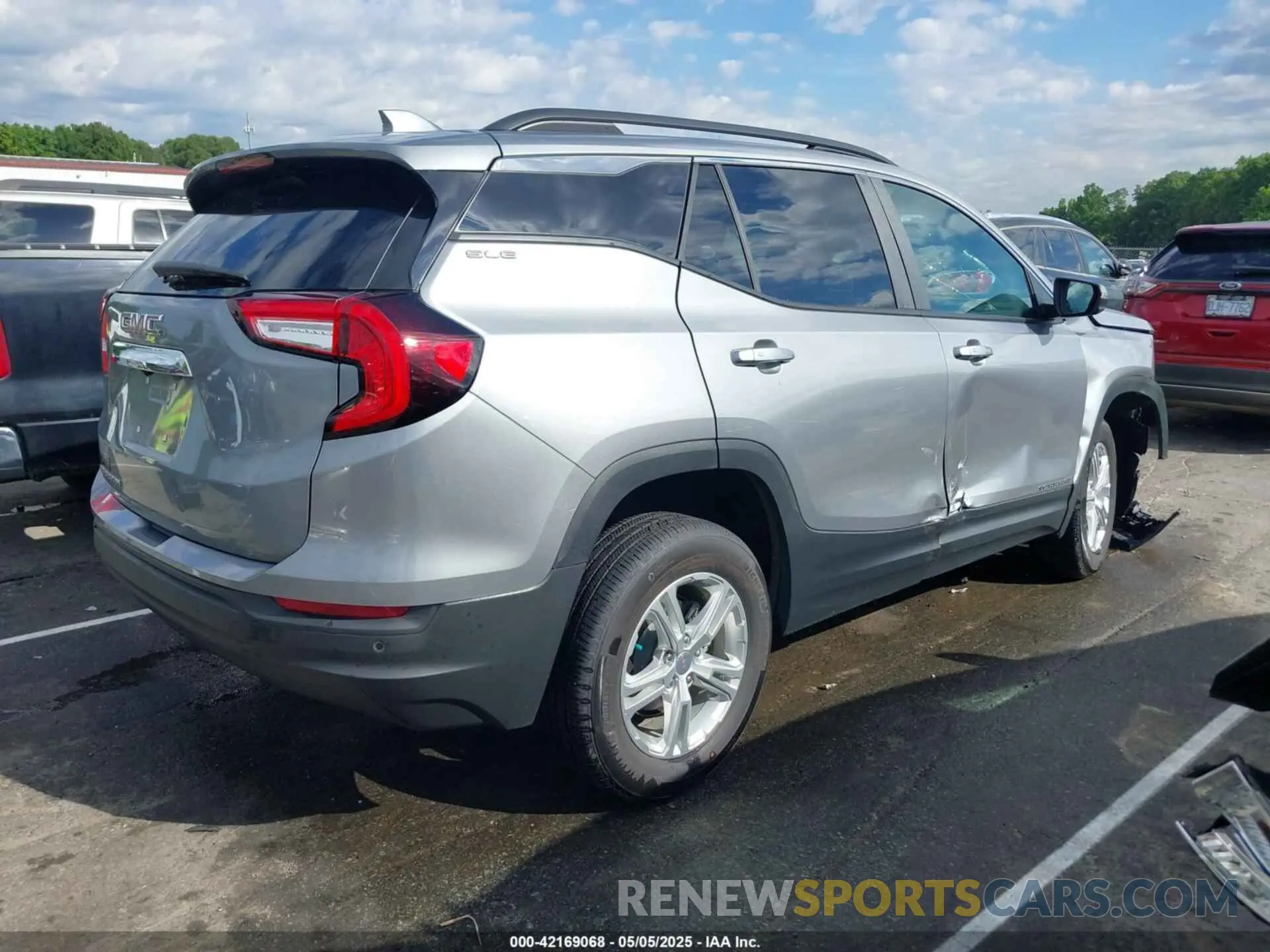 4 Photograph of a damaged car 3GKALMEG7RL329064 GMC TERRAIN 2024