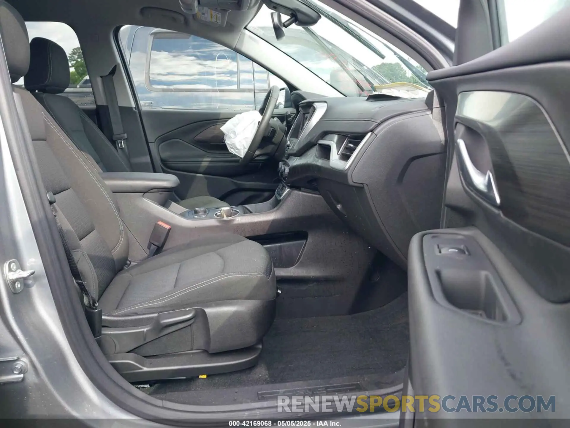 5 Photograph of a damaged car 3GKALMEG7RL329064 GMC TERRAIN 2024