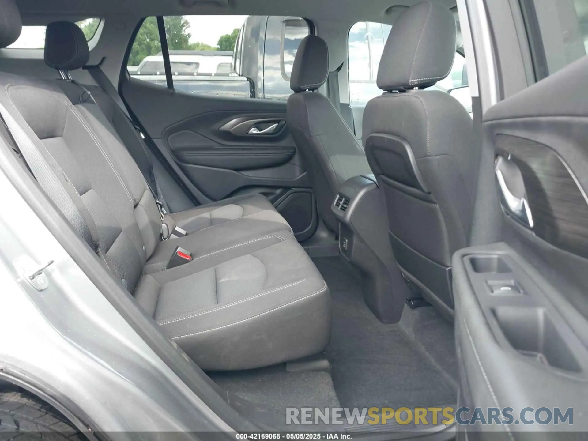 8 Photograph of a damaged car 3GKALMEG7RL329064 GMC TERRAIN 2024