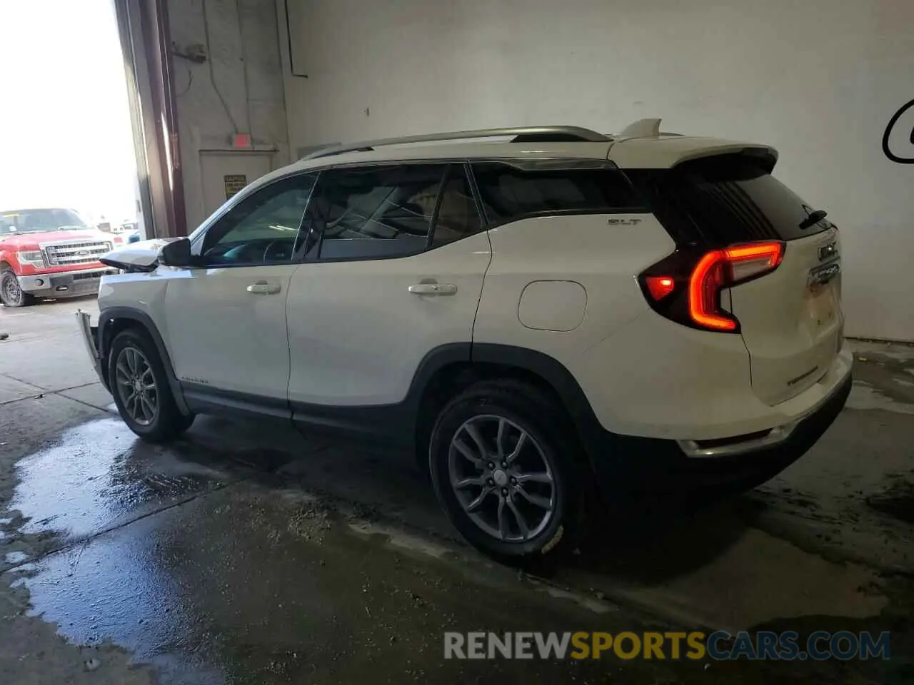 2 Фотография поврежденного автомобиля 3GKALPEG2RL194075 GMC TERRAIN 2024