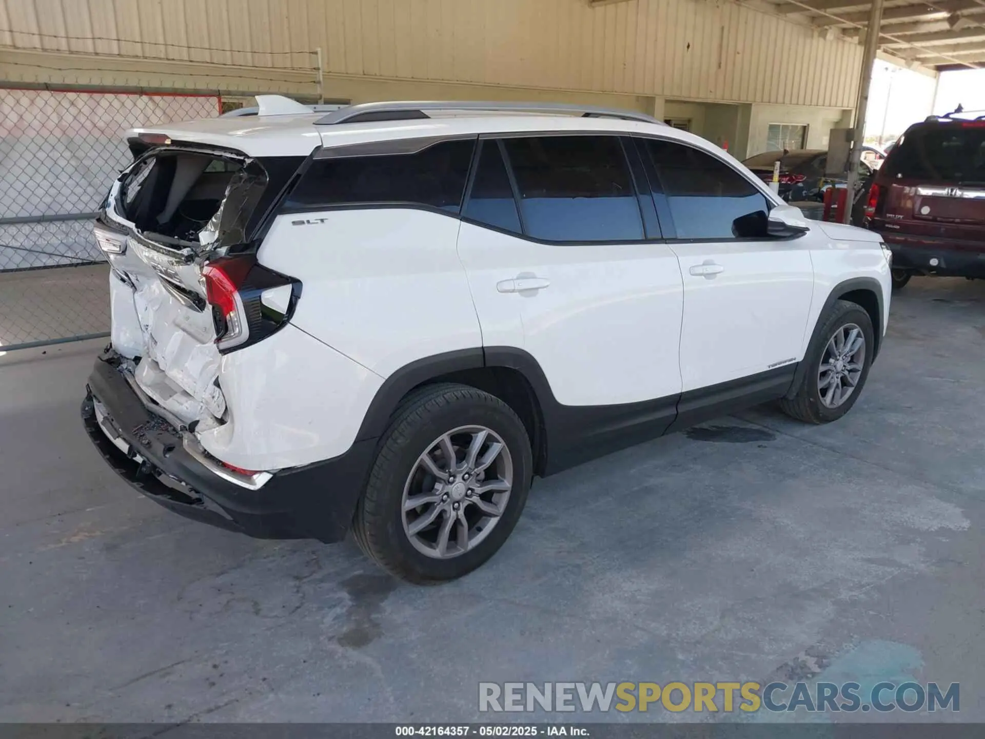 4 Photograph of a damaged car 3GKALPEG5RL354515 GMC TERRAIN 2024