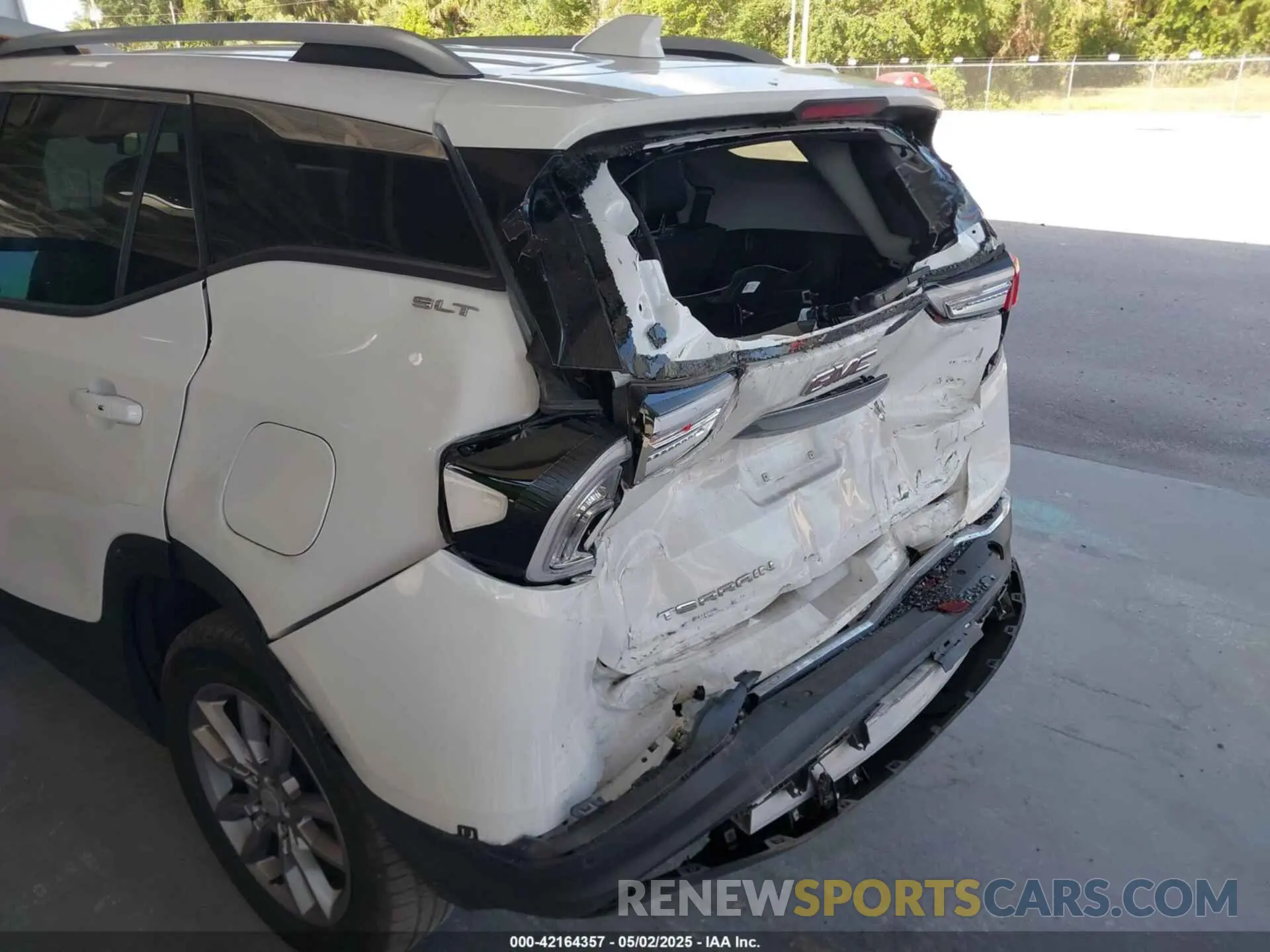 6 Photograph of a damaged car 3GKALPEG5RL354515 GMC TERRAIN 2024