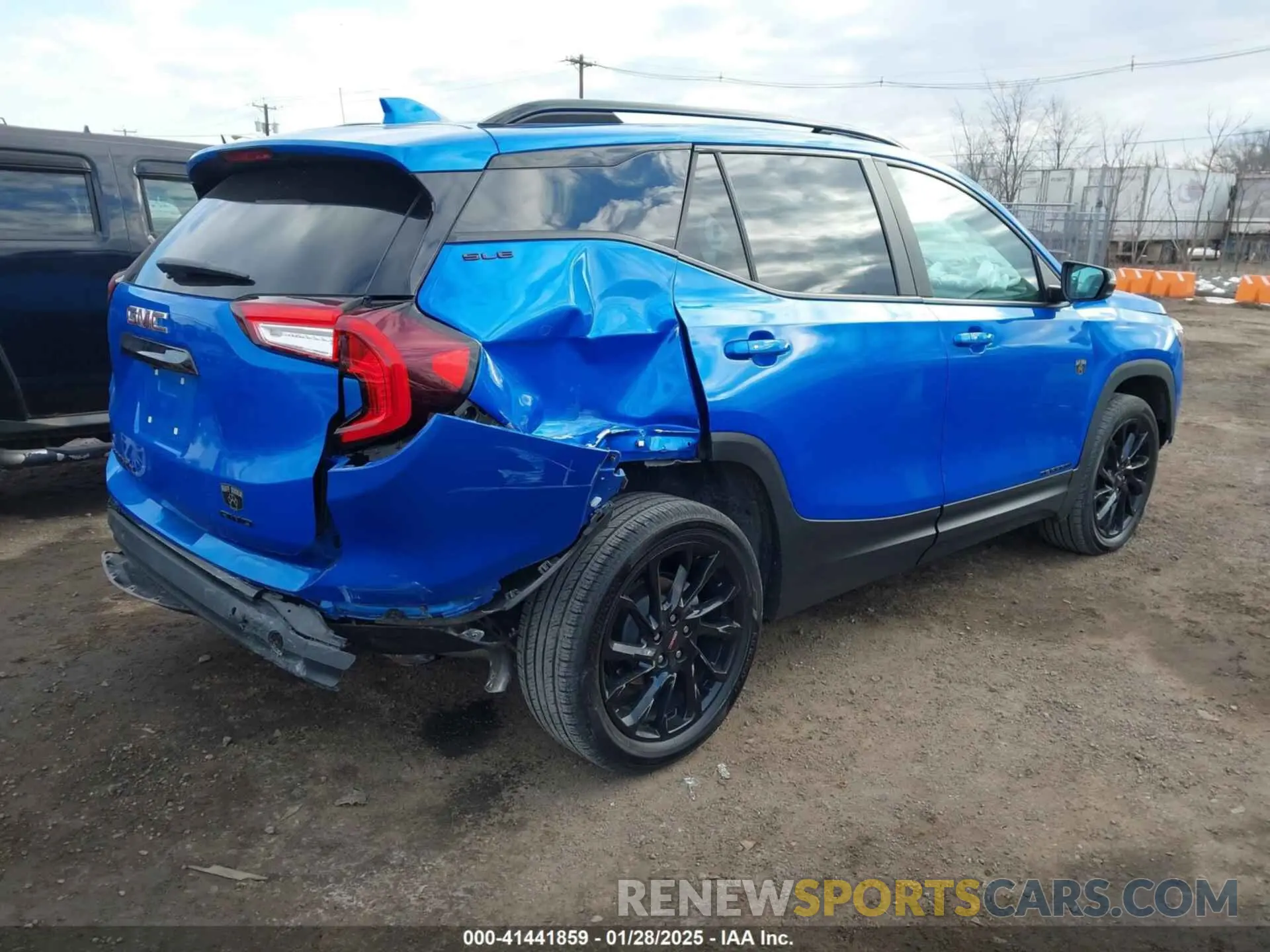 4 Photograph of a damaged car 3GKALTEG1RL151176 GMC TERRAIN 2024