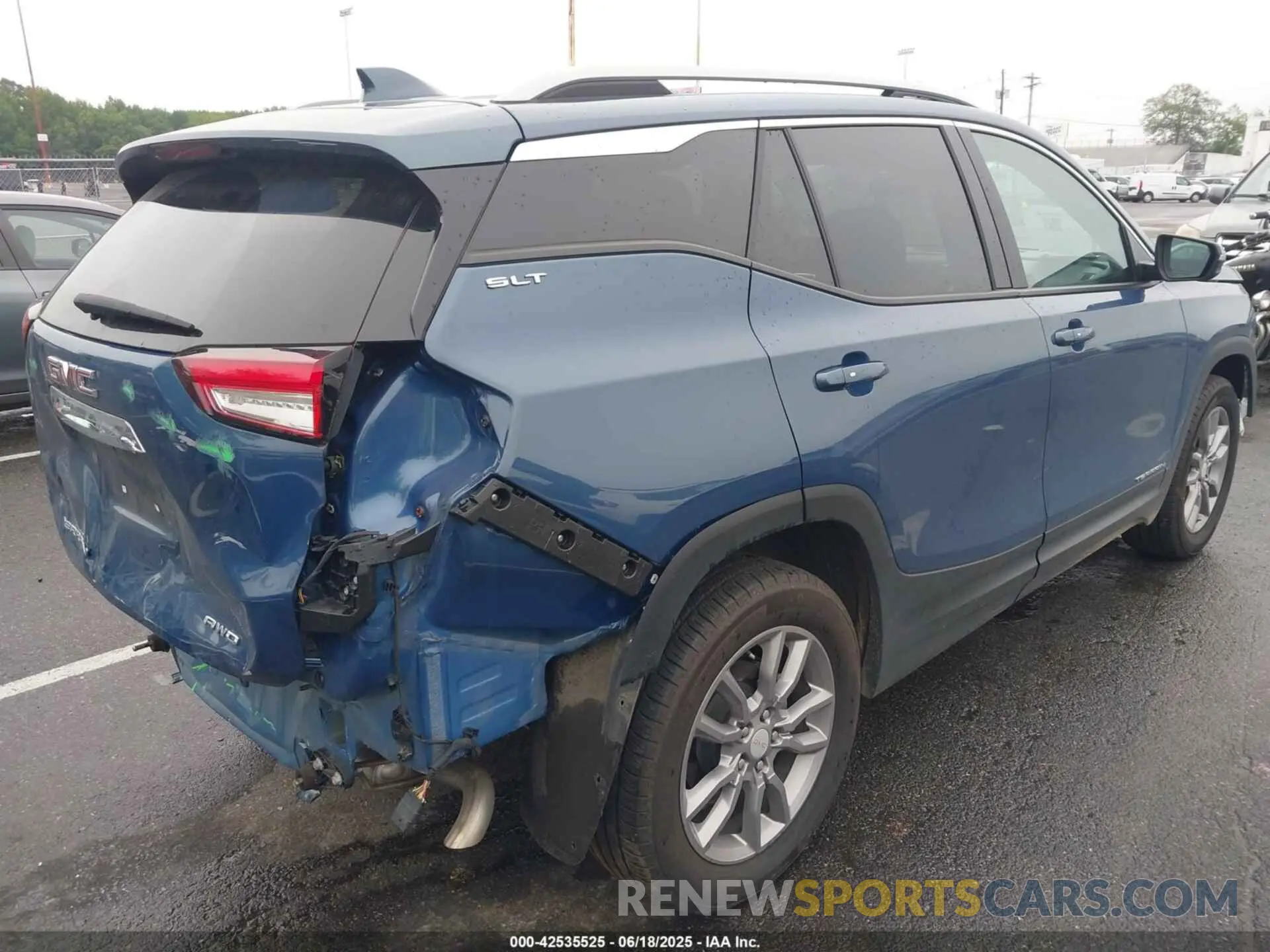 4 Photograph of a damaged car 3GKALVEG7RL176546 GMC TERRAIN 2024