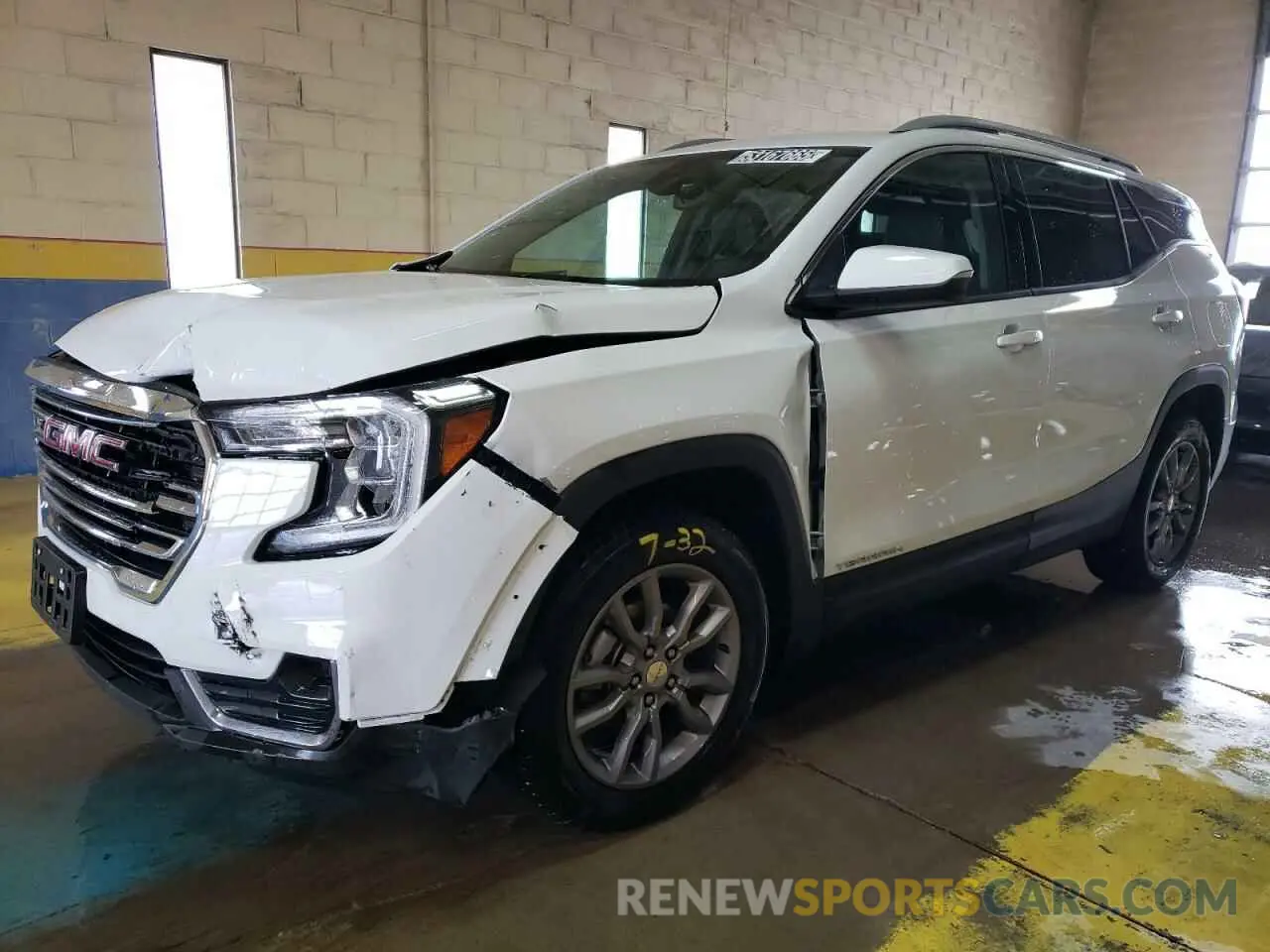 1 Photograph of a damaged car 3GKALVEG8RL383253 GMC TERRAIN 2024