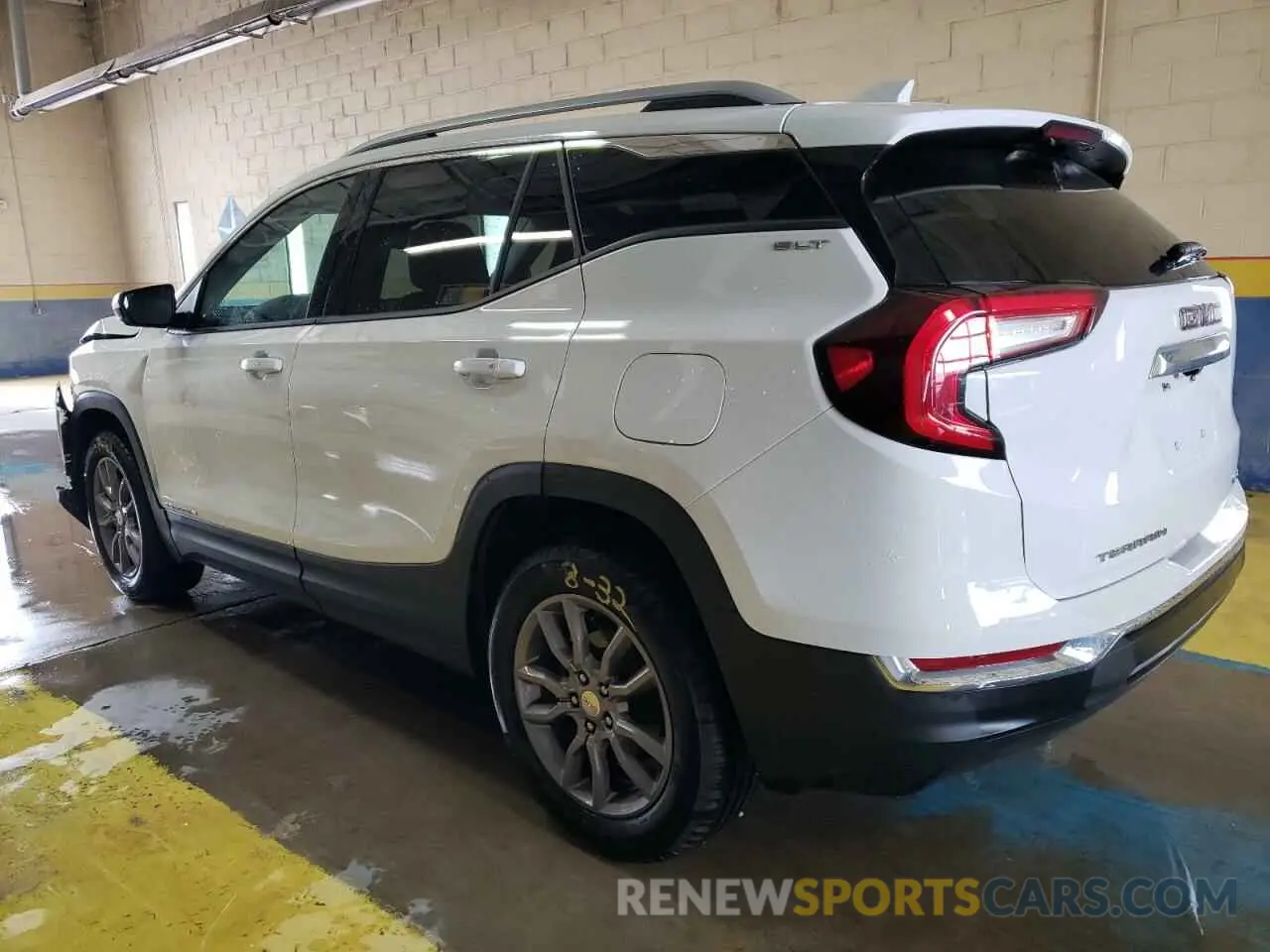 2 Photograph of a damaged car 3GKALVEG8RL383253 GMC TERRAIN 2024