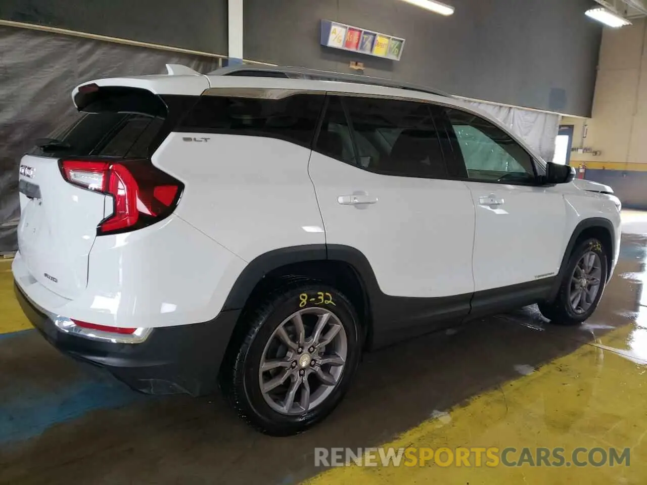 3 Photograph of a damaged car 3GKALVEG8RL383253 GMC TERRAIN 2024