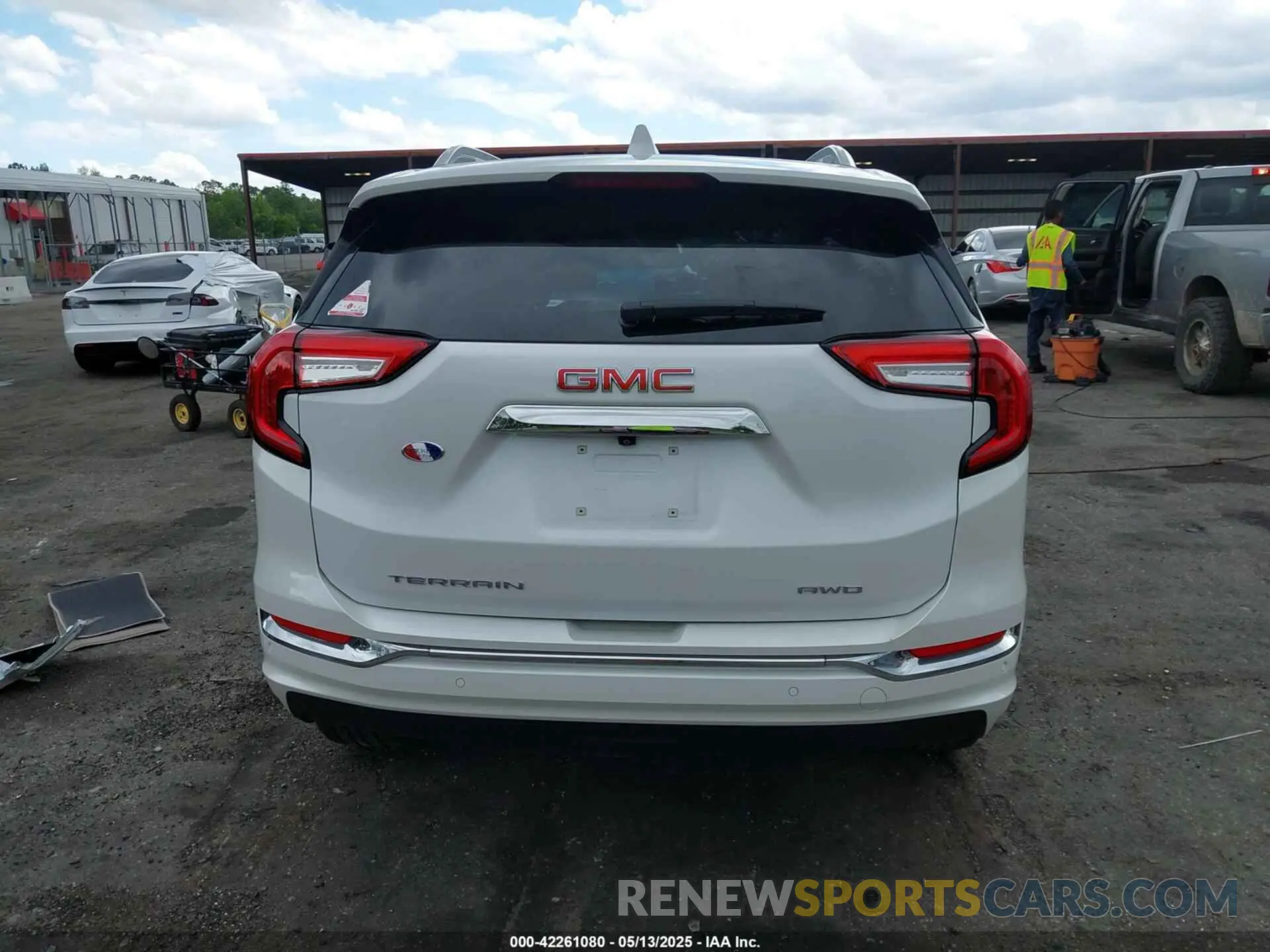 17 Photograph of a damaged car 3GKALXEG8RL158682 GMC TERRAIN 2024