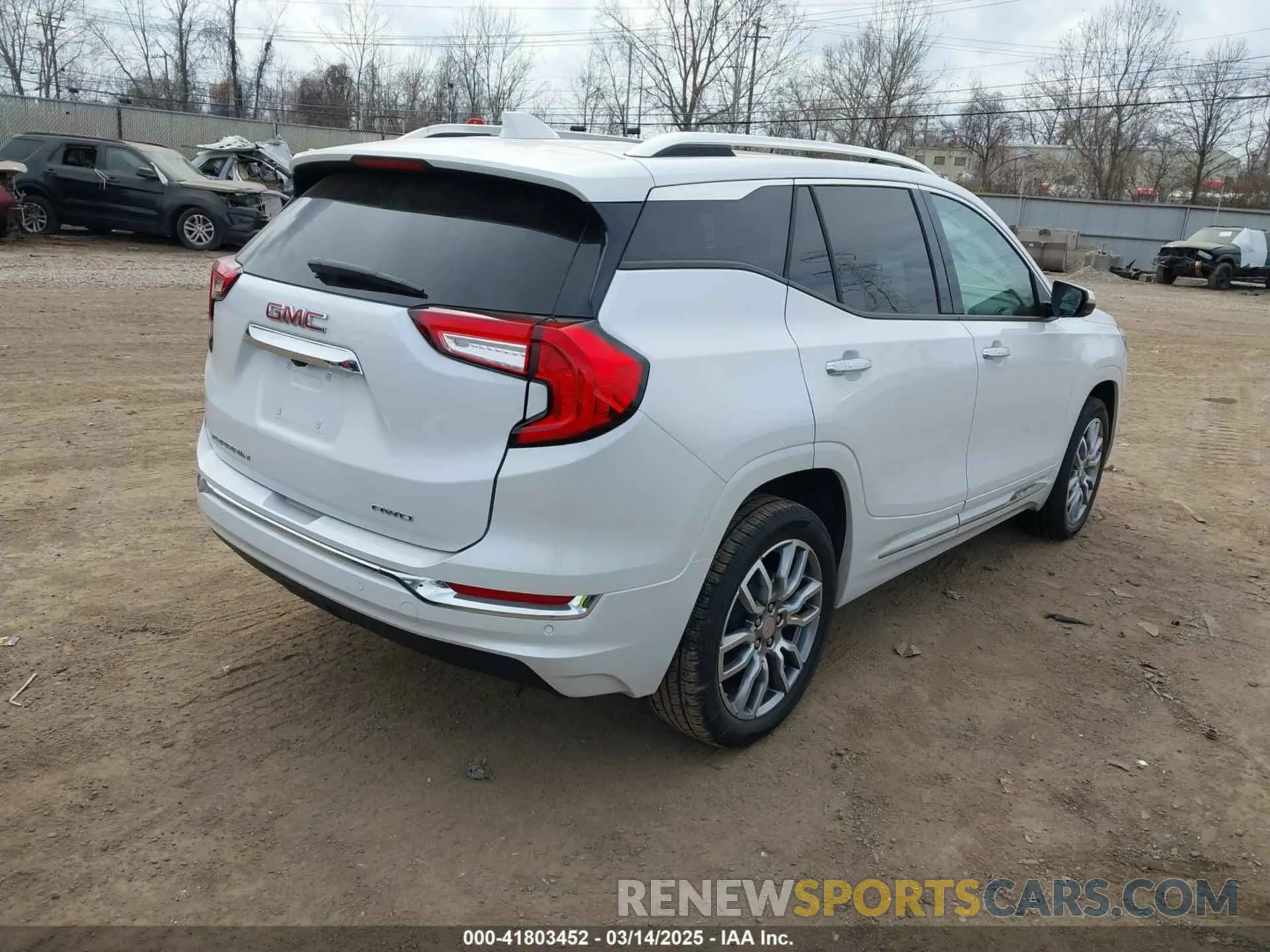 4 Photograph of a damaged car 3GKALXEG8RL395592 GMC TERRAIN 2024