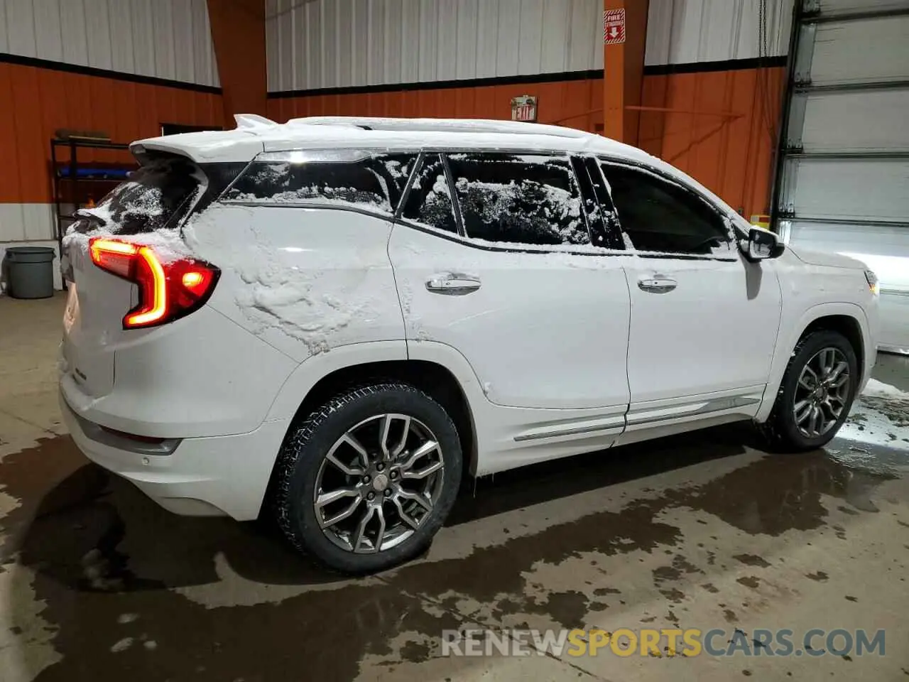 3 Photograph of a damaged car 3GKALXEG9RL239478 GMC TERRAIN 2024