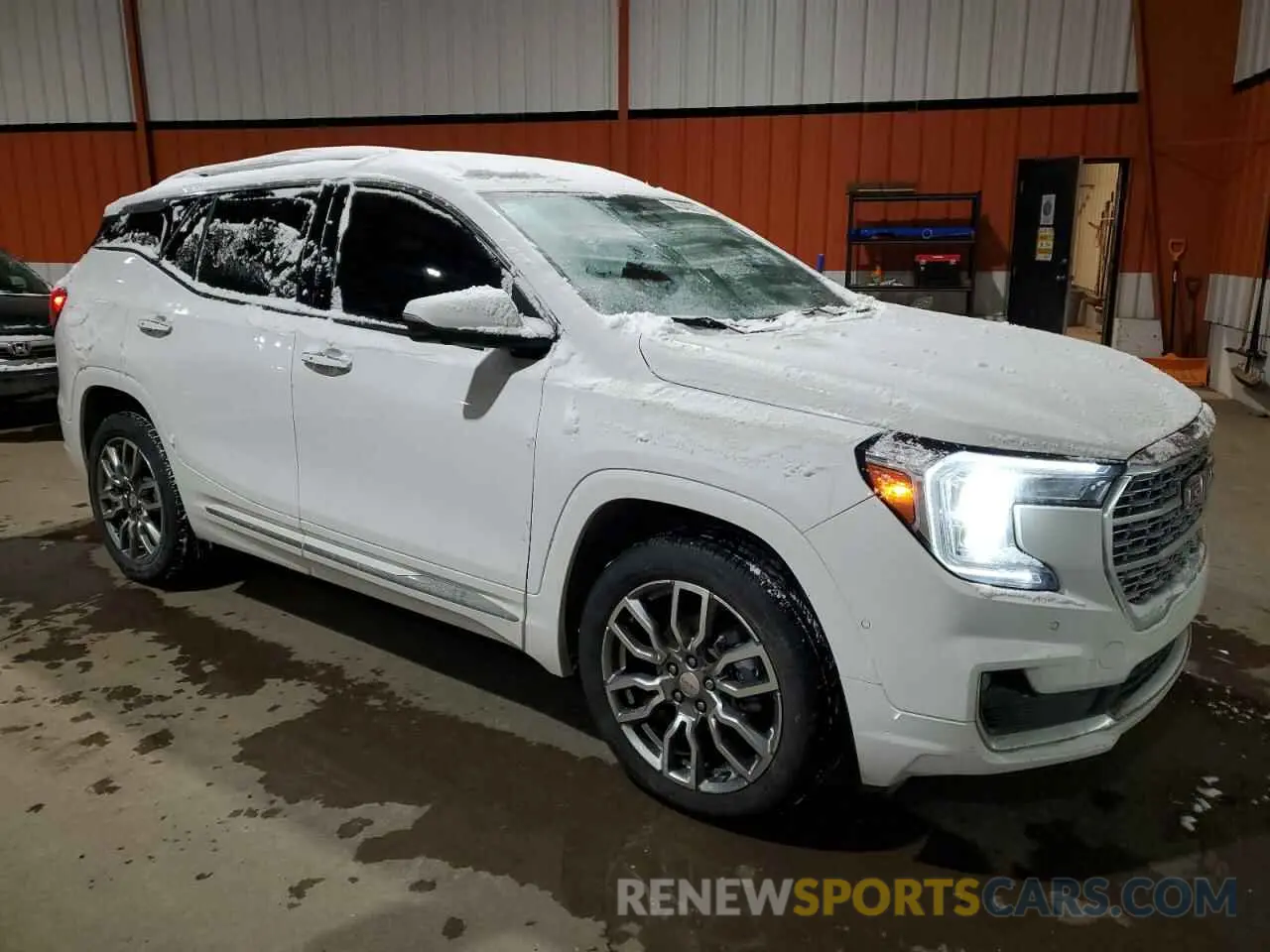 4 Photograph of a damaged car 3GKALXEG9RL239478 GMC TERRAIN 2024