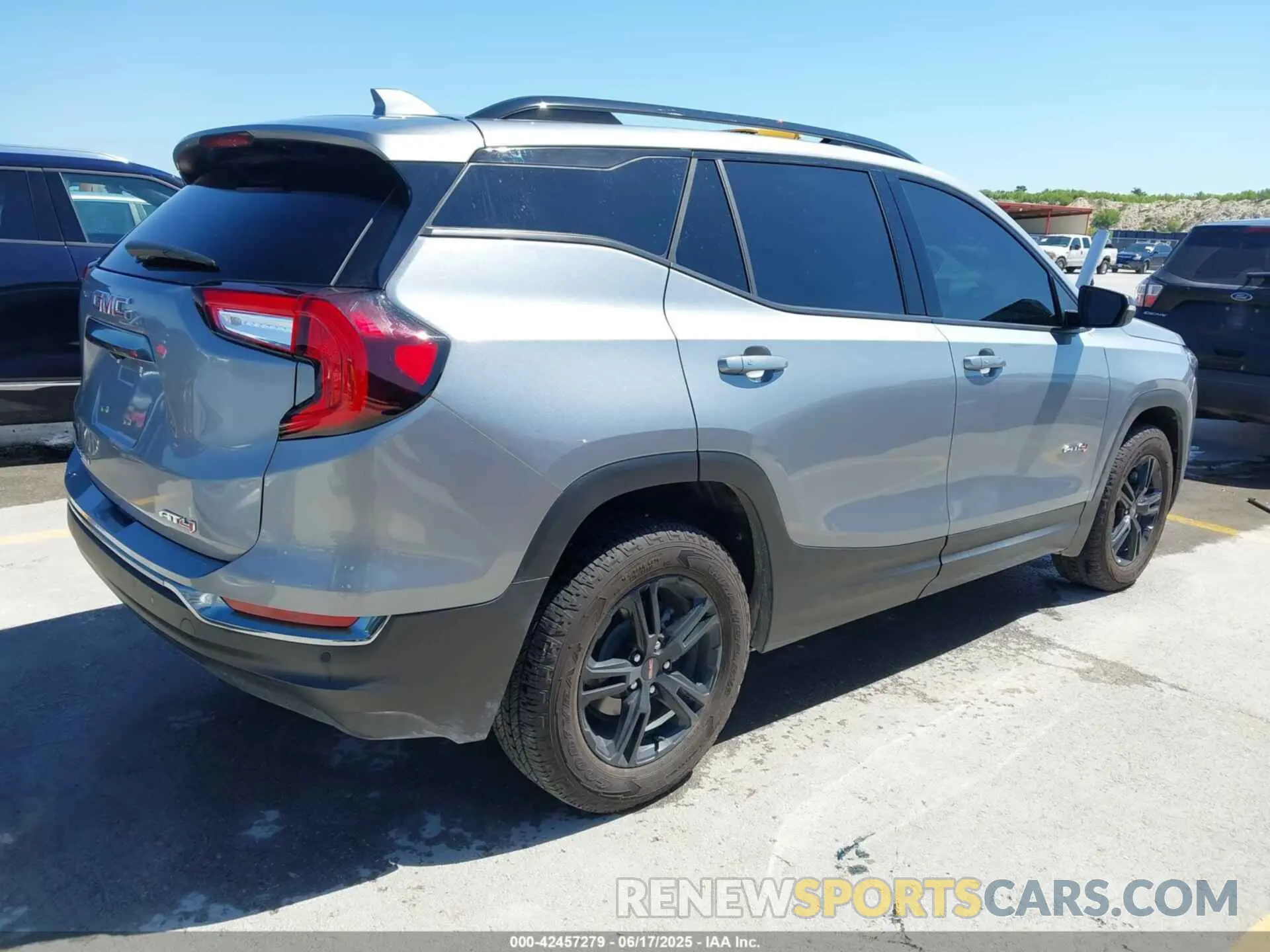 4 Photograph of a damaged car 3GKALYEG0RL377383 GMC TERRAIN 2024