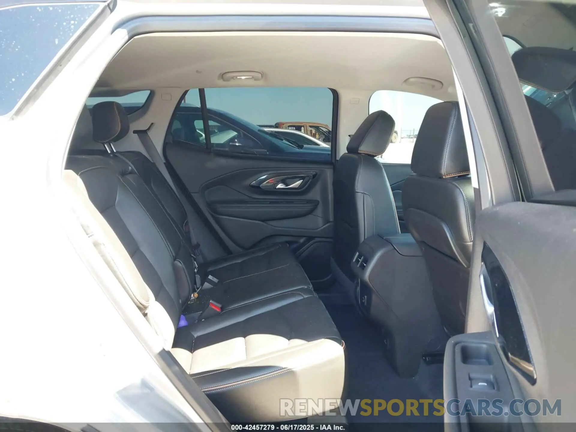 8 Photograph of a damaged car 3GKALYEG0RL377383 GMC TERRAIN 2024