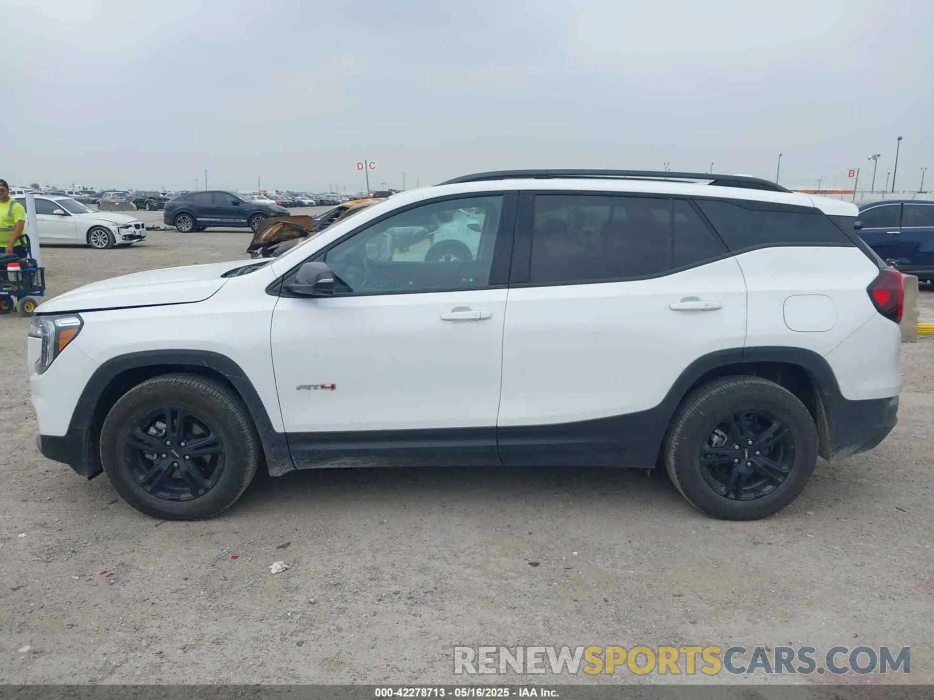 14 Photograph of a damaged car 3GKALYEG6RL311758 GMC TERRAIN 2024