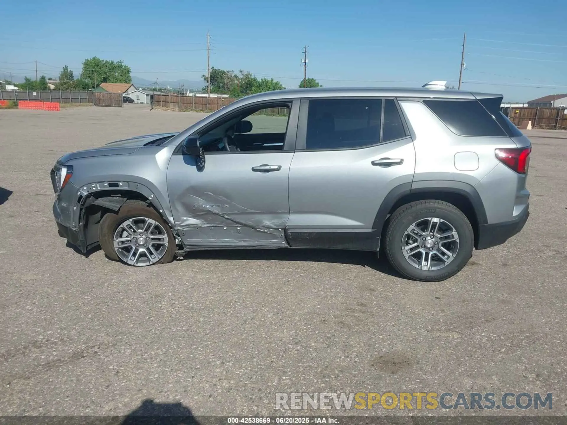 14 Photograph of a damaged car 3GKALUEG3SL310422 GMC TERRAIN 2025